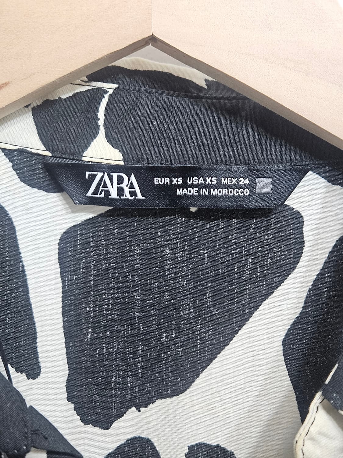 자라(ZARA) 퍼프소매 앞면 단추여밈 롱원피스 상품이미지3