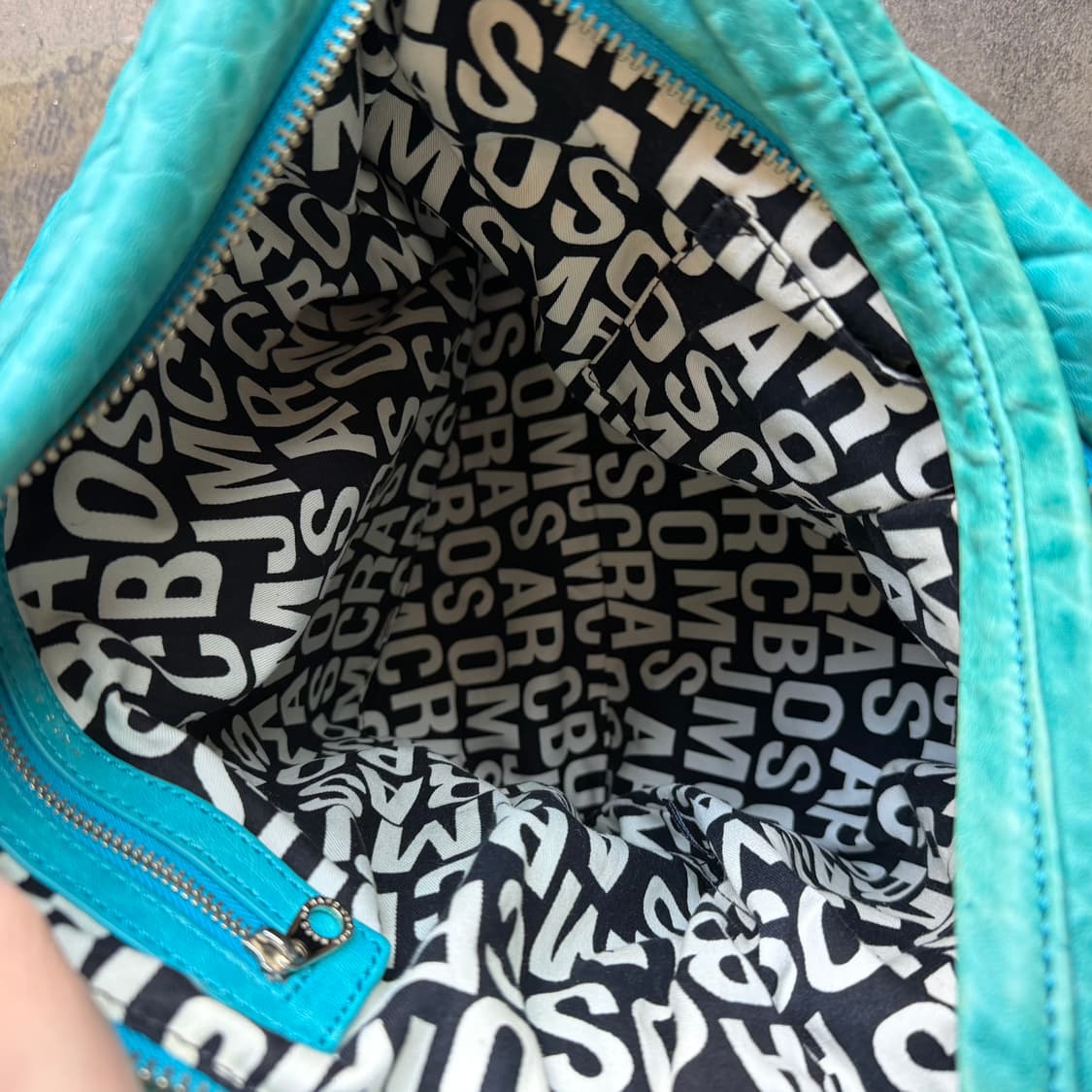 마크제이콥스 지퍼 디테일 빅 숄더백 상품이미지8