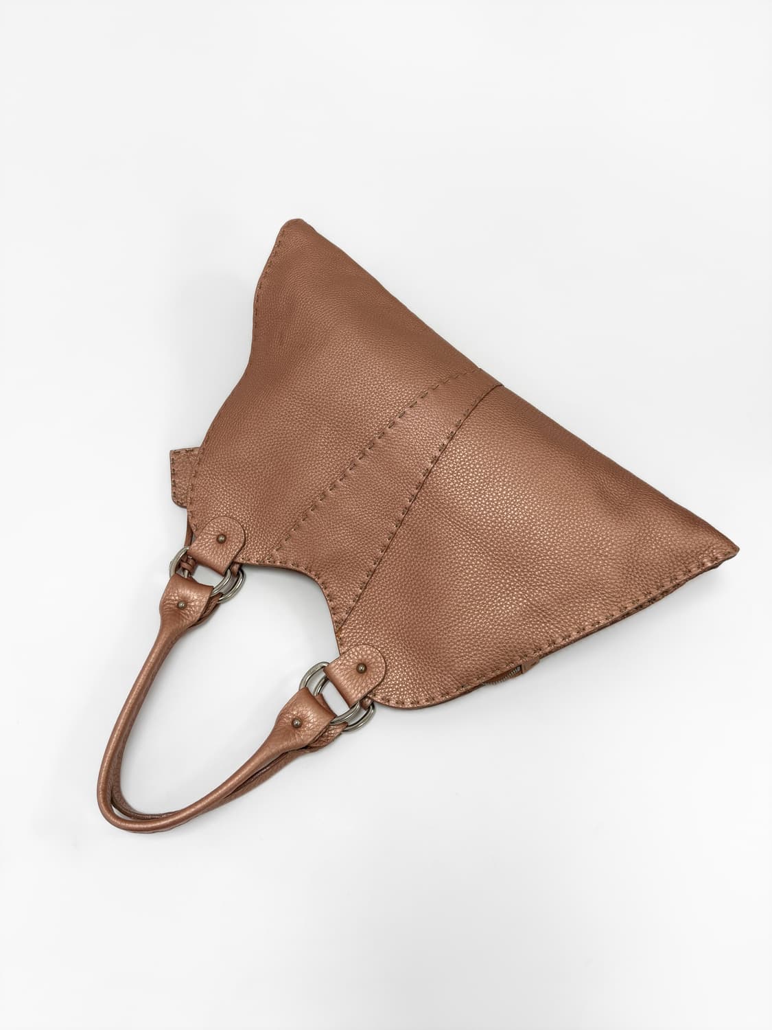 펜디 셀러리아 메탈릭 레더 호보백 상품이미지4