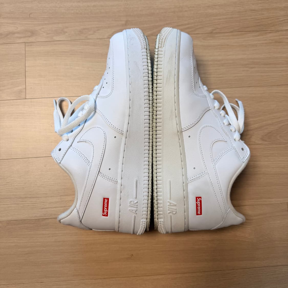 [270] 슈프림 x 나이키 에어포스1 화이트 상품이미지3