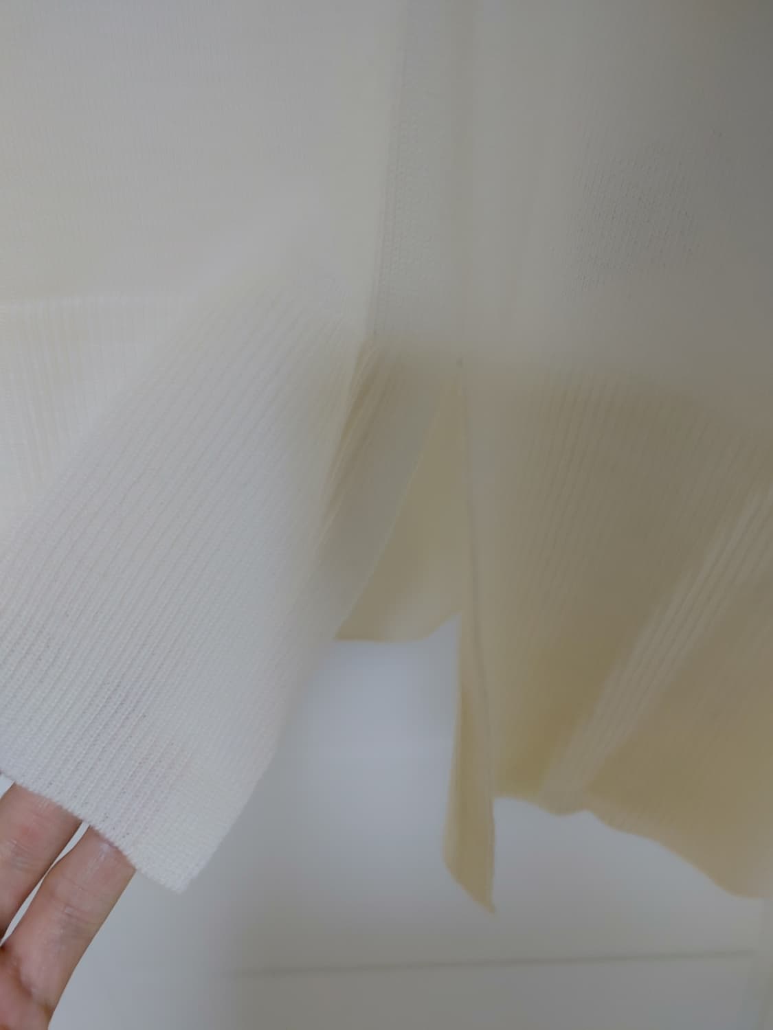 우영미 백로고 절개 니트 팝니다 상품이미지4