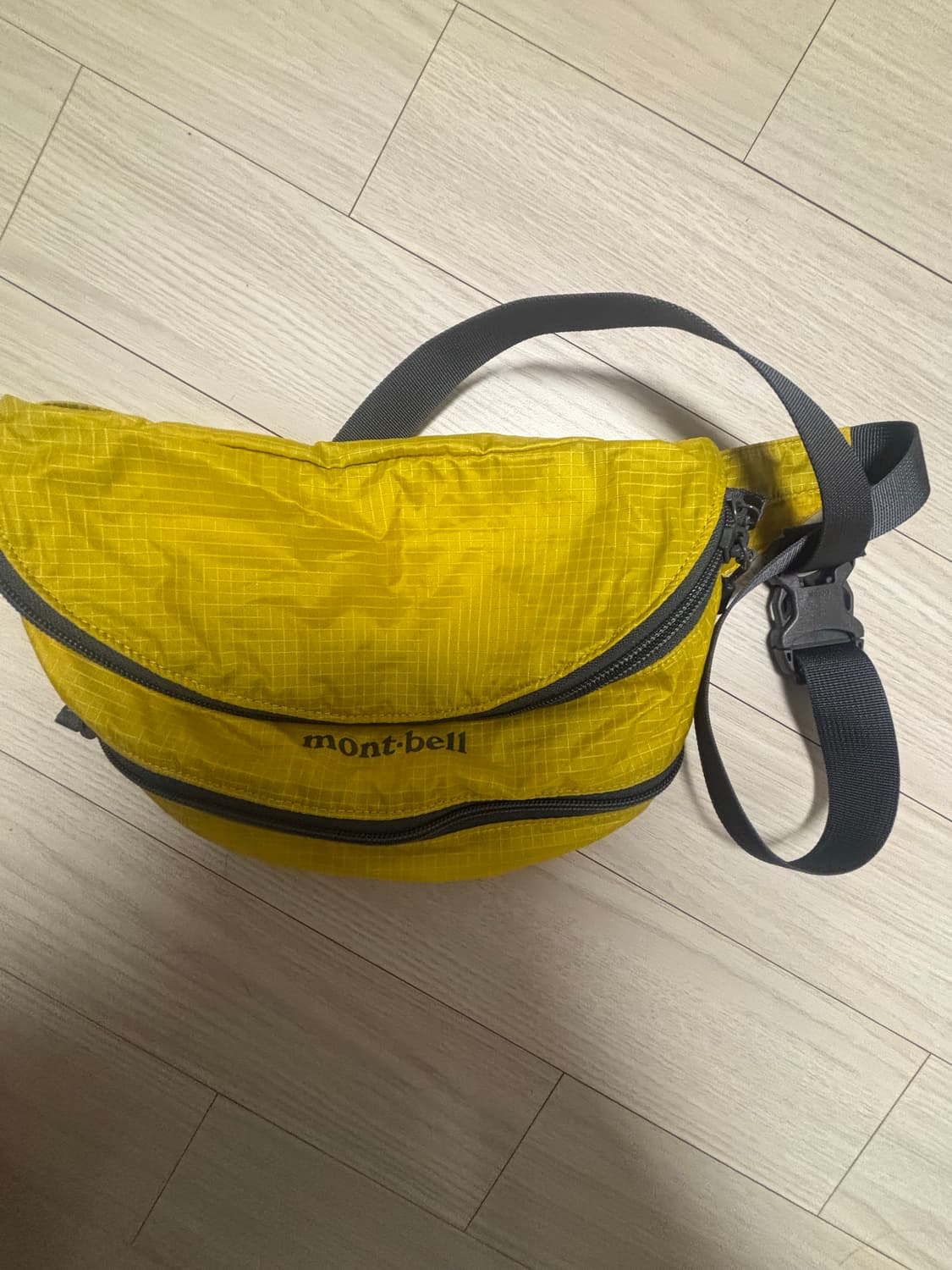 몽벨 힙색 포켓터블 라이트 바나나 파우치 상품이미지3
