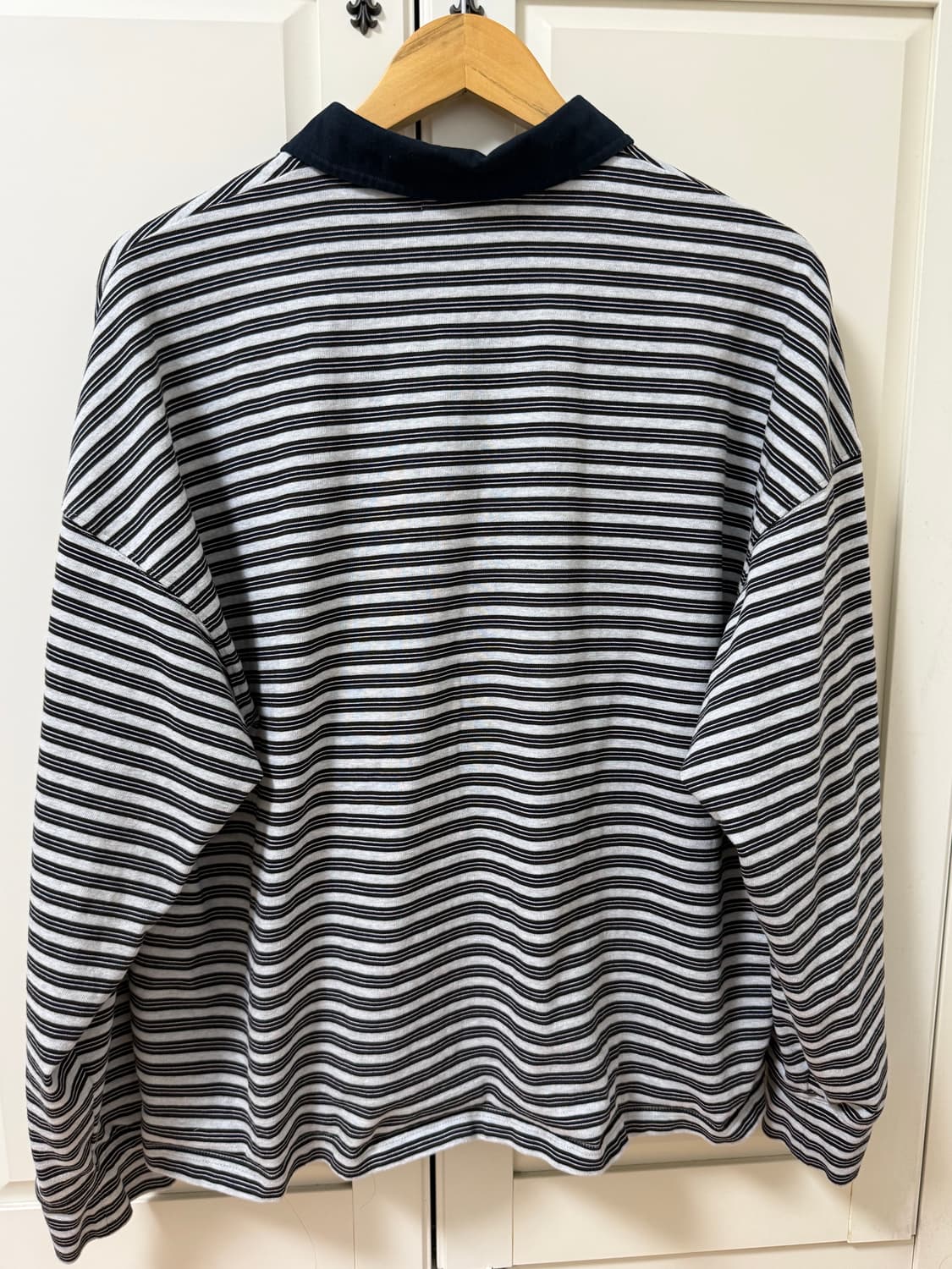 오데스 HAILEY BUTTONED PK TEE - GREY 상품이미지6