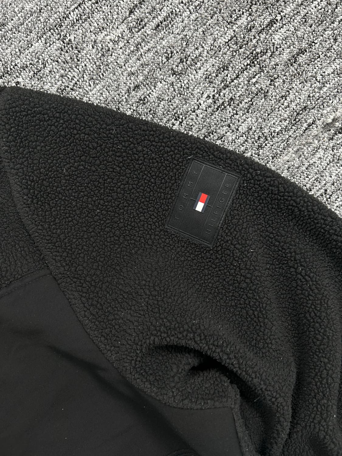 타미 힐피거 블랙 셰르파 플리스 맨투맨 XL 상품이미지7