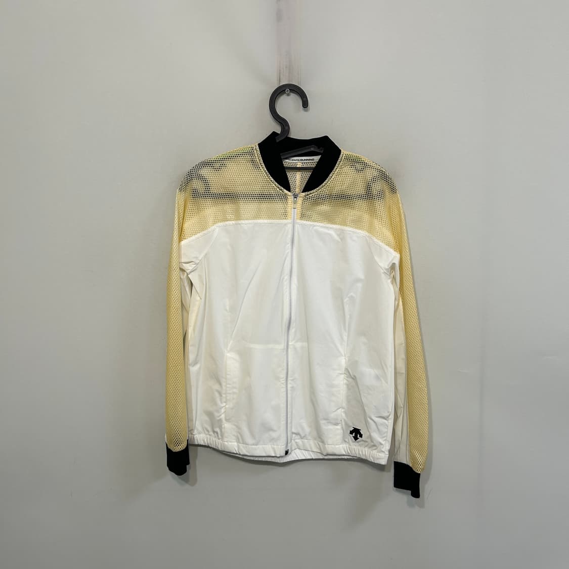 데상트 여성 메쉬 바람막이 85 상품이미지1