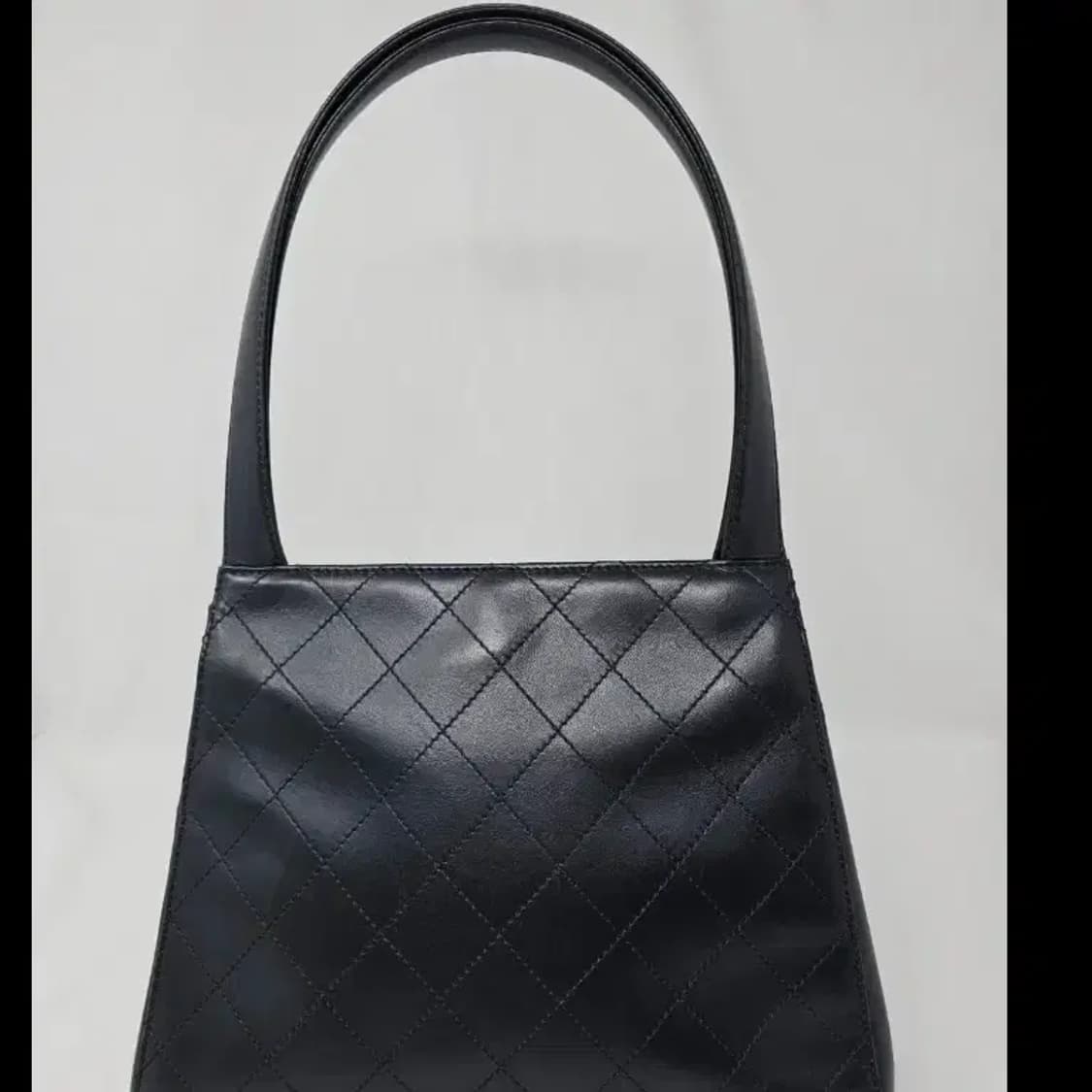 샤넬 퀼팅 숄더백 블랙 상품이미지4