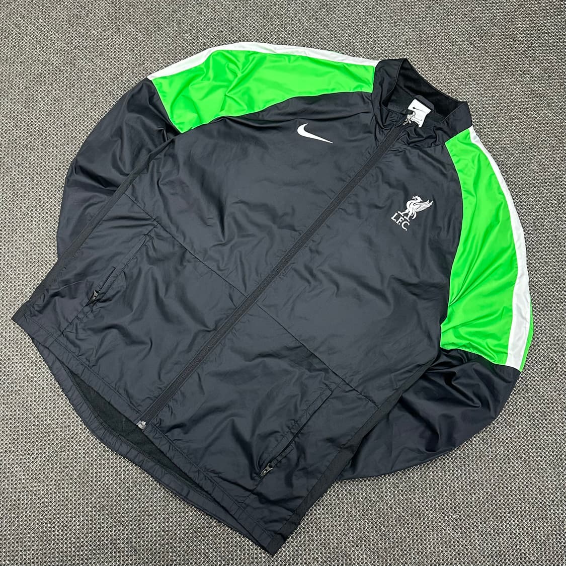 나이키 해외판 리버풀 레어템 바람막이 L 상품이미지3