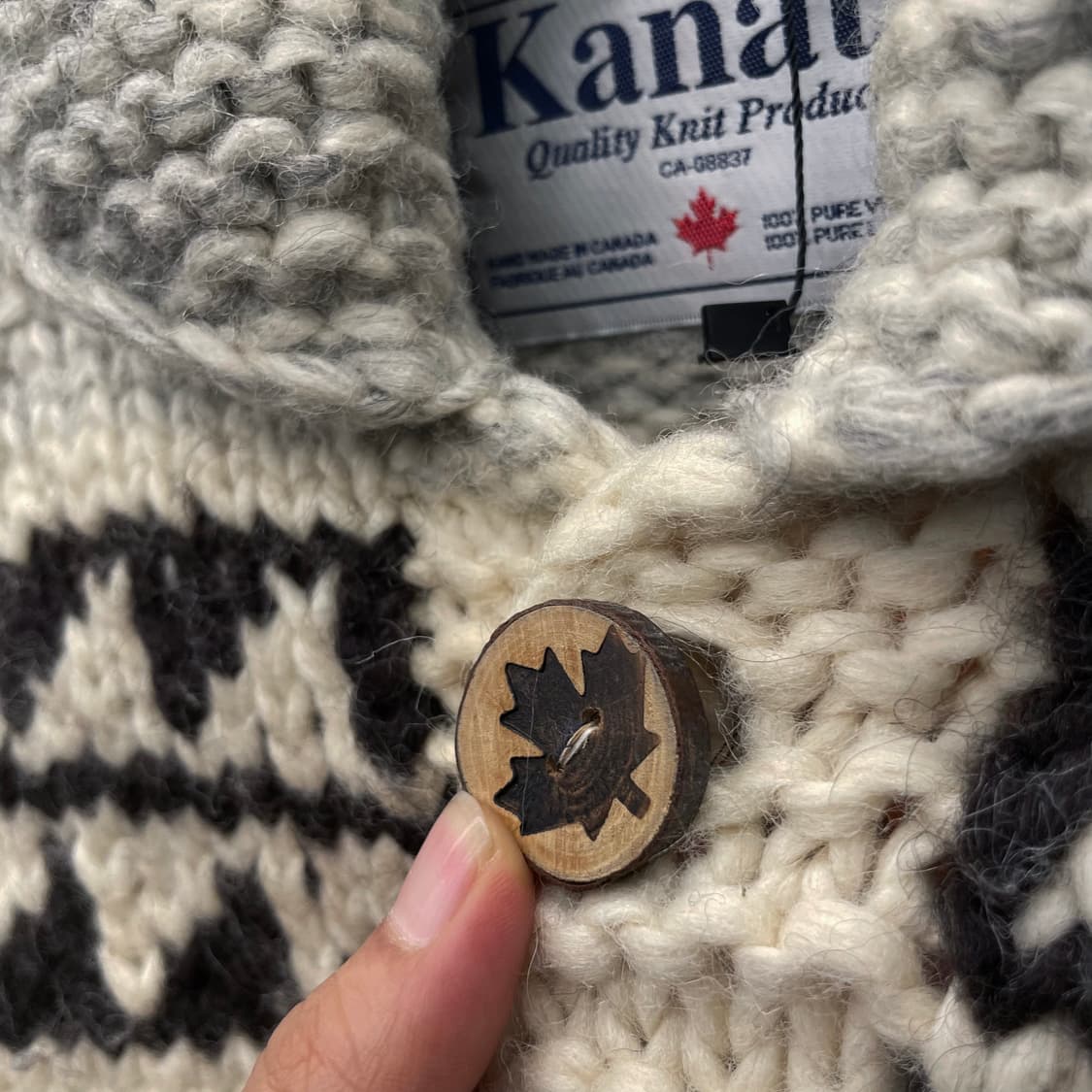 카나타 핸드메이드 캐나다 우드 버튼 울 코위찬 니트 스웨터 상품이미지6