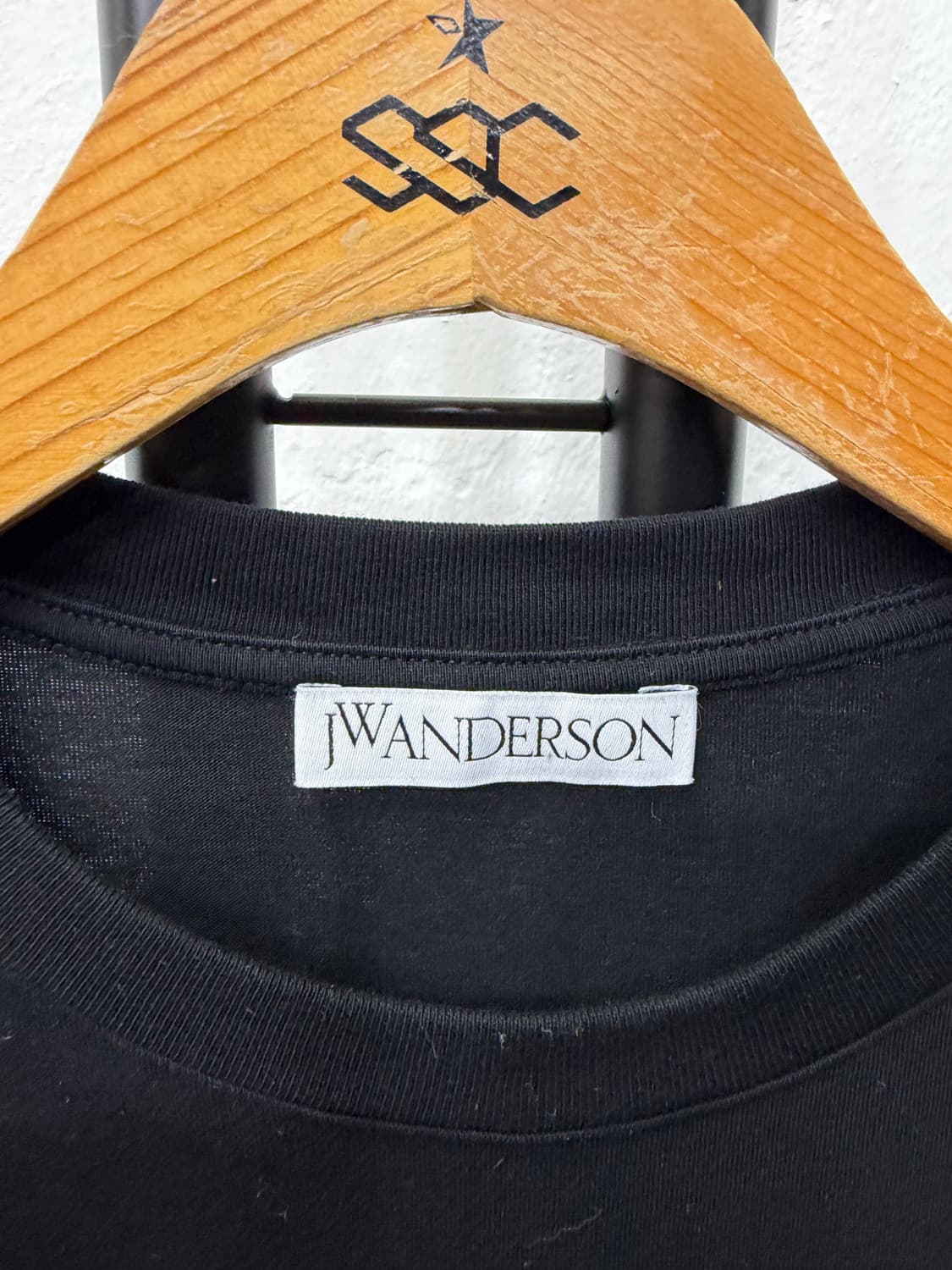 정품) J.W.앤더슨 블랙 로고 반팔 티셔츠 M 상품이미지6