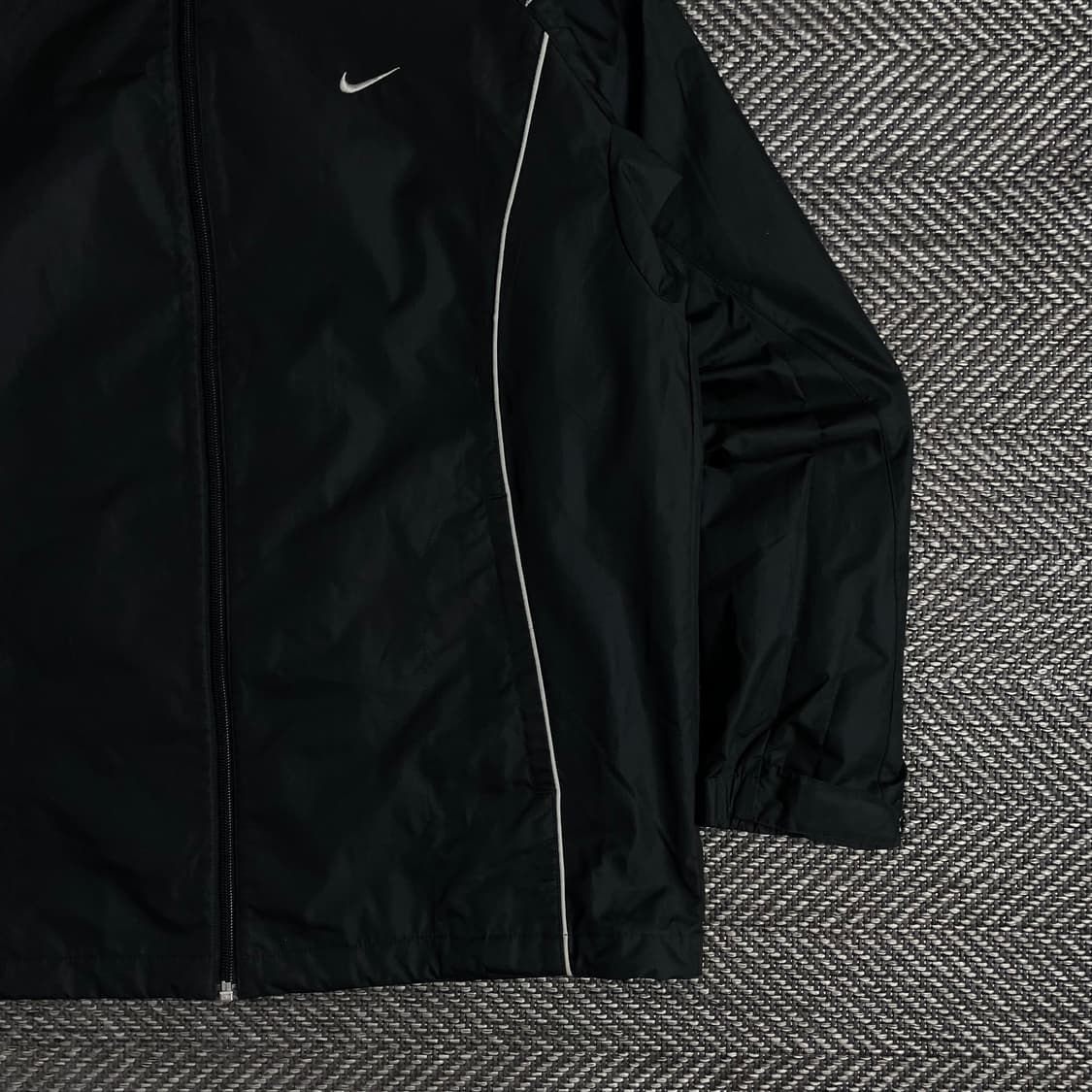 나이키 스우시로고 라이닝 디테일 블랙 바람막이y 3232 상품이미지3