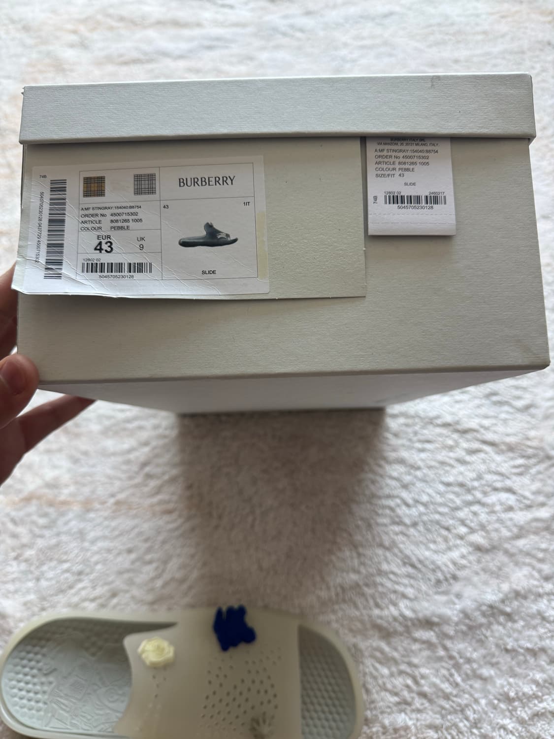 버버리 스팅레이 아플리케 디테일 슬라이더 샌들 8081265 슬라이더  상품이미지6