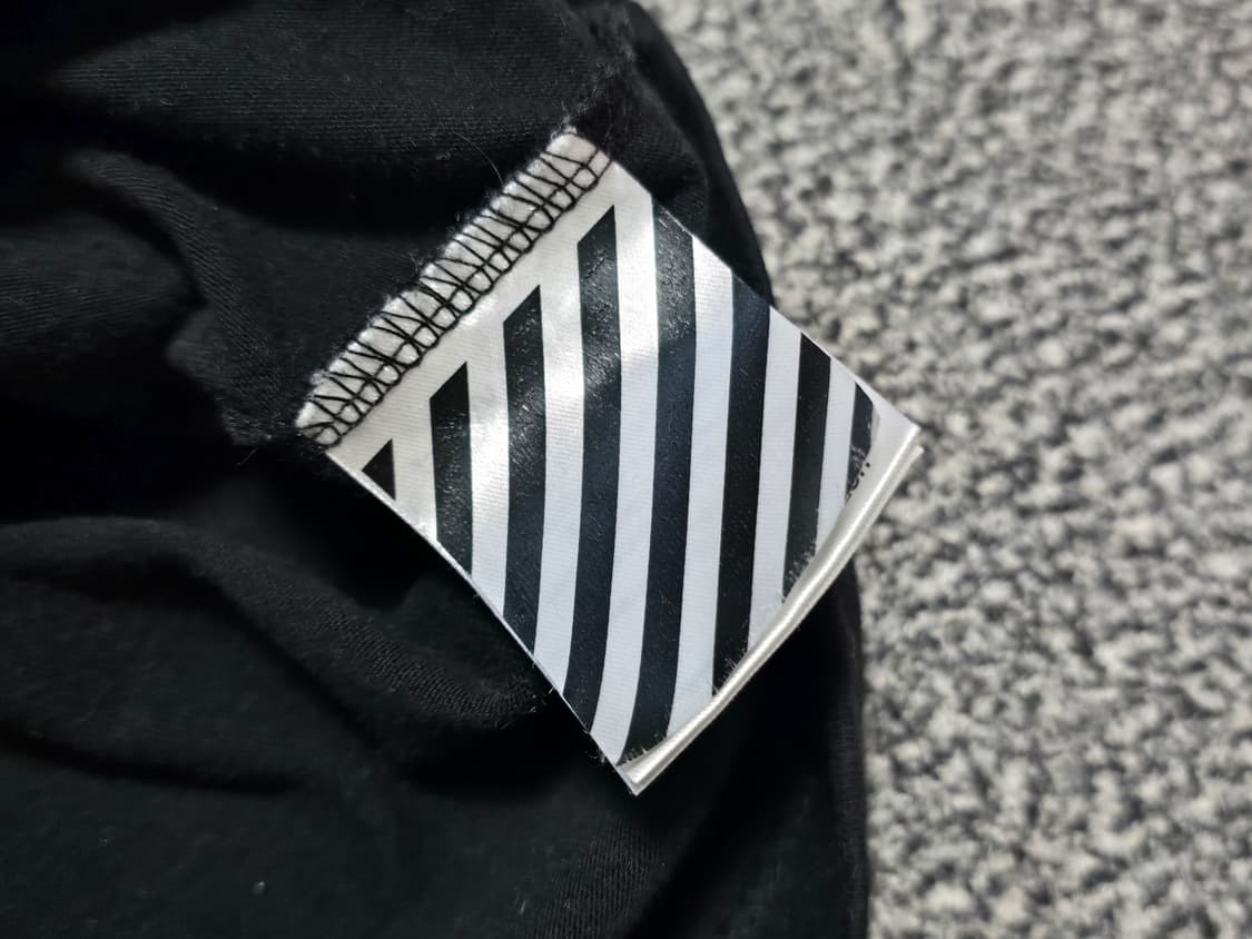 [L] 오프화이트 x 브이론 티셔츠 블랙 블루 상품이미지5