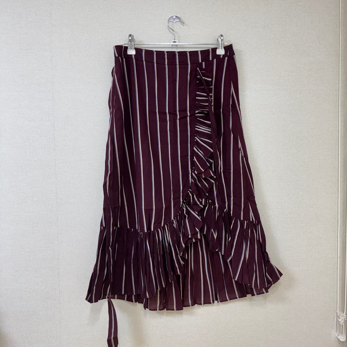 DEWL 듀엘 스트라이프 러플 블라우스 스커트 투피스 상품이미지5