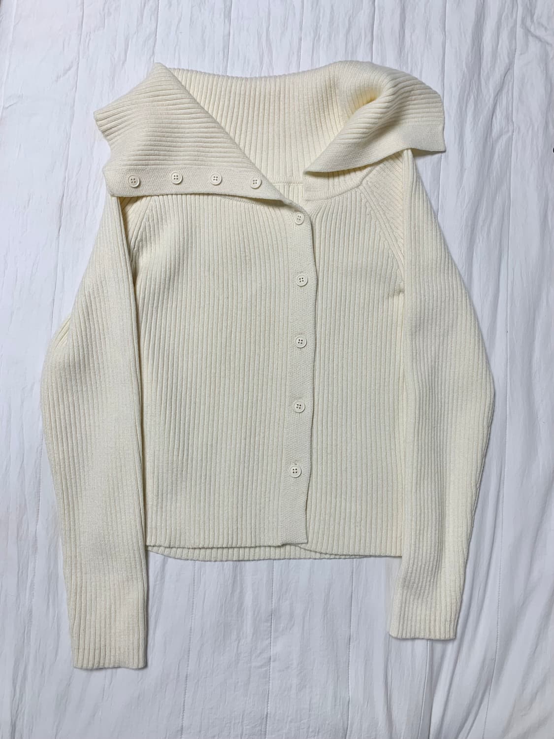 여성 넥라인 카라 버튼 니트가디건 상품이미지1