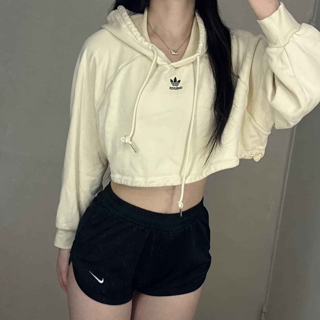 아디다스 불꽃 파이어버드 크롭 후드티 크림아이보리  상품이미지2