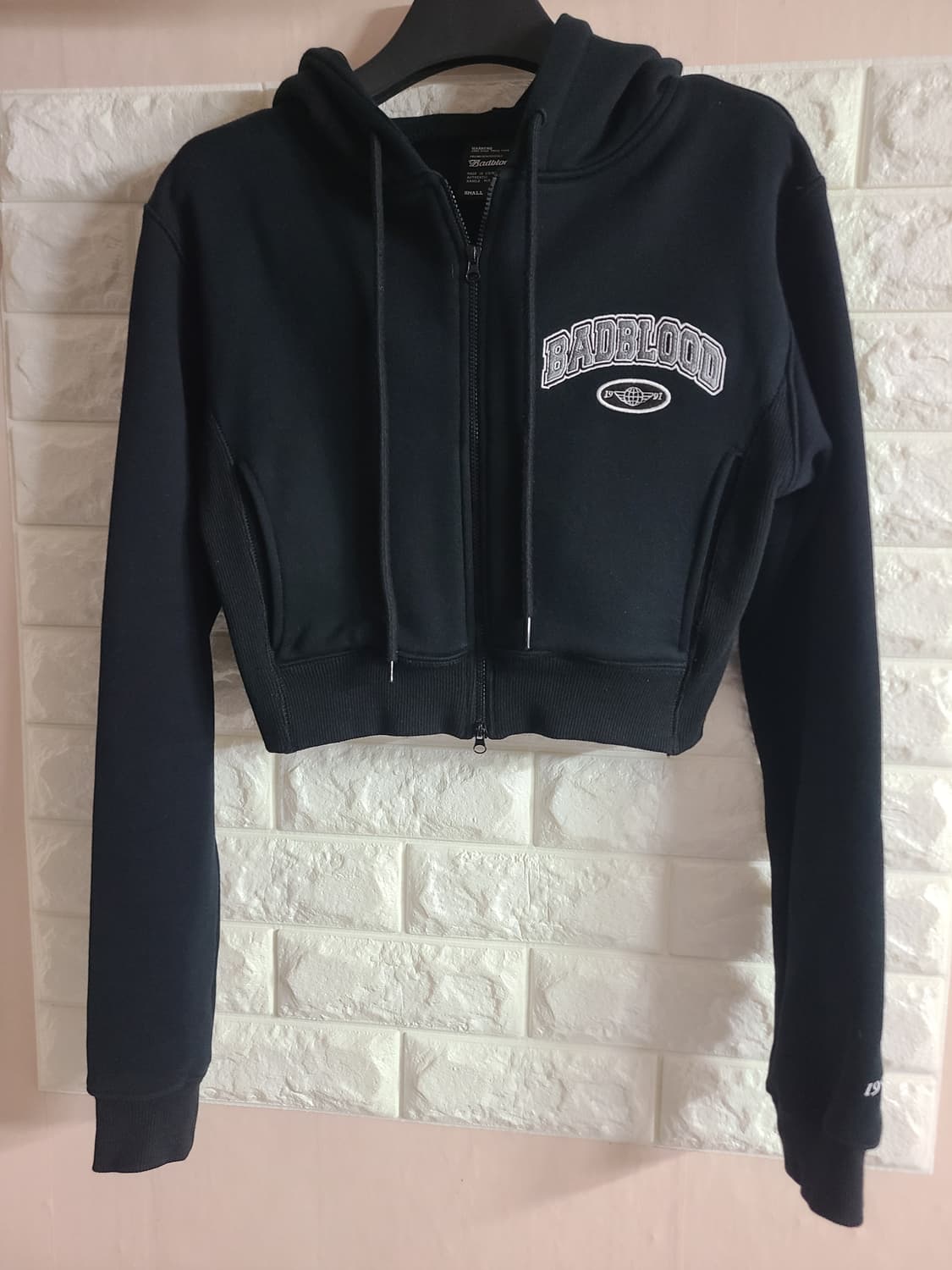 배드블러드 크롭 후드집업 블랙 S 상품이미지1