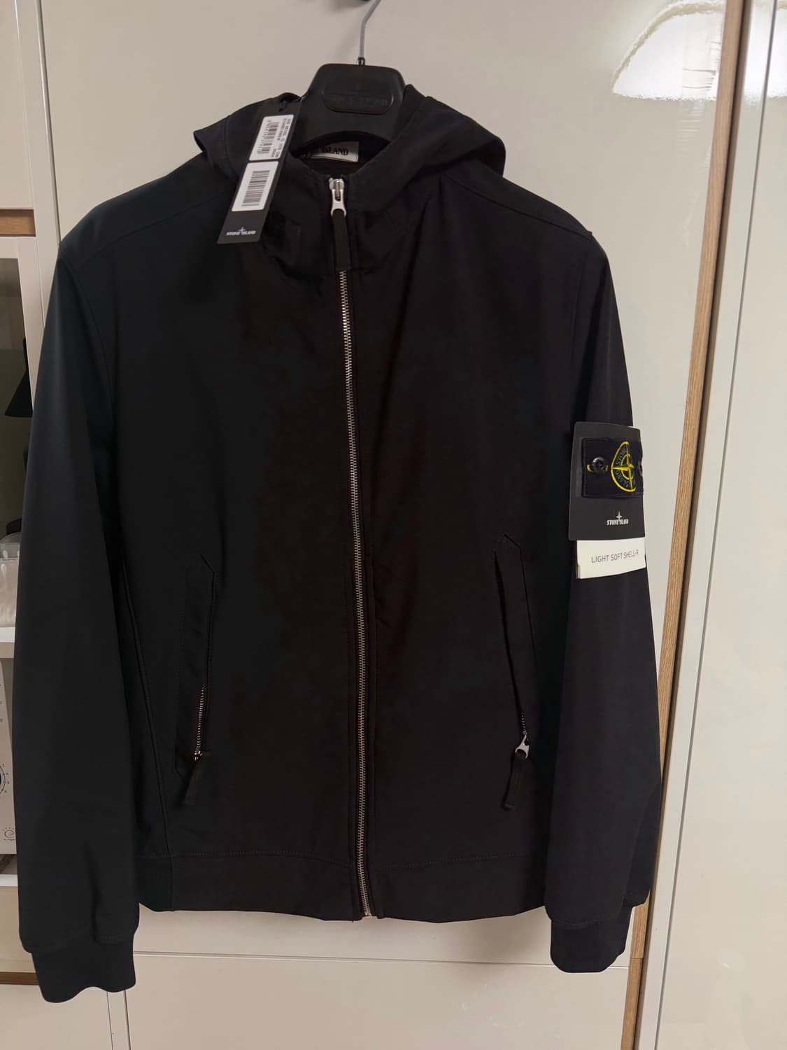 [급처/새상품급] 스톤아일랜드 소프트쉘 블랙 M 상품이미지1