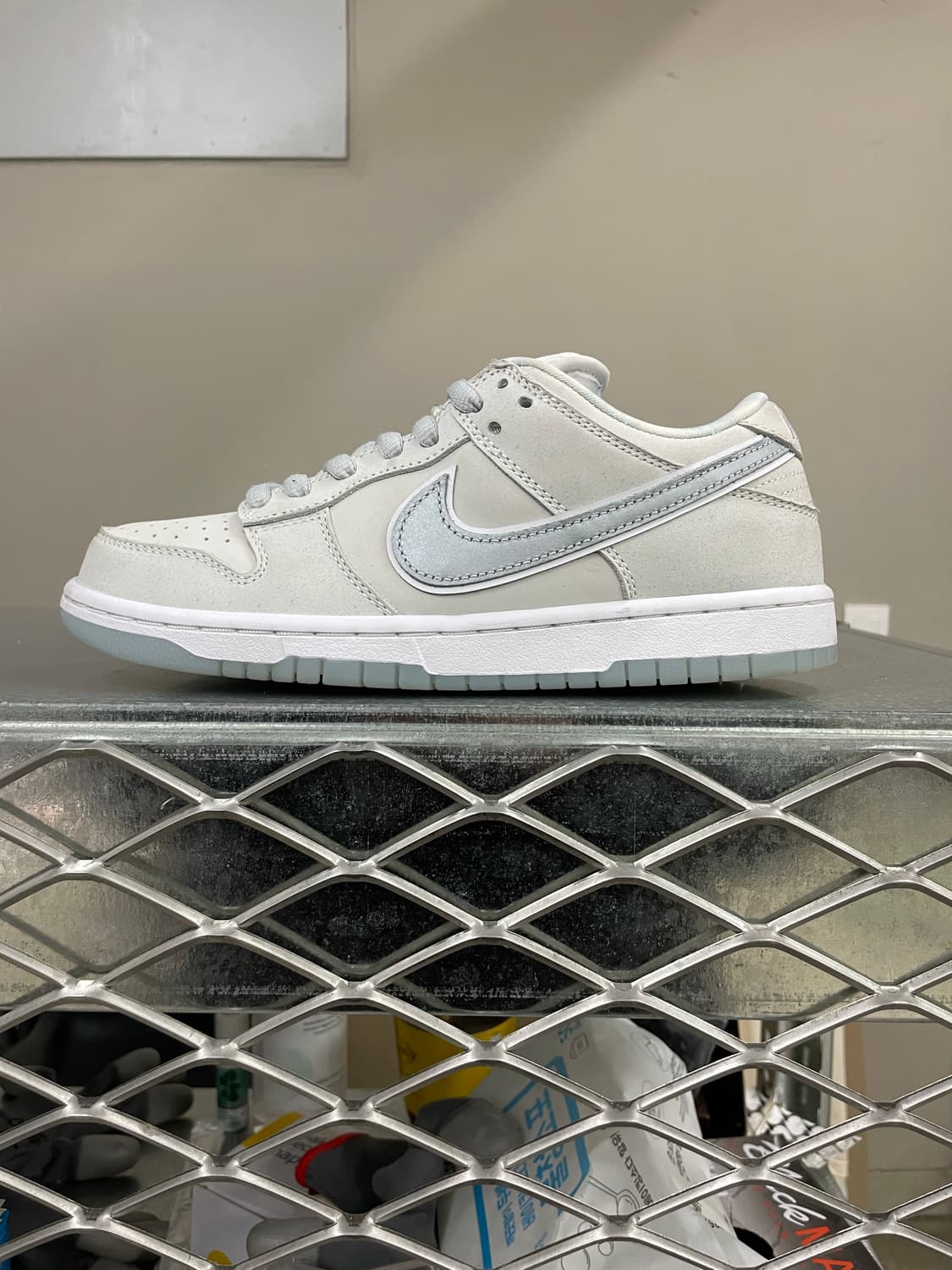 나이키 SB 덩크 로우 화이트 랍스타 250 (gr-4134) 상품이미지1