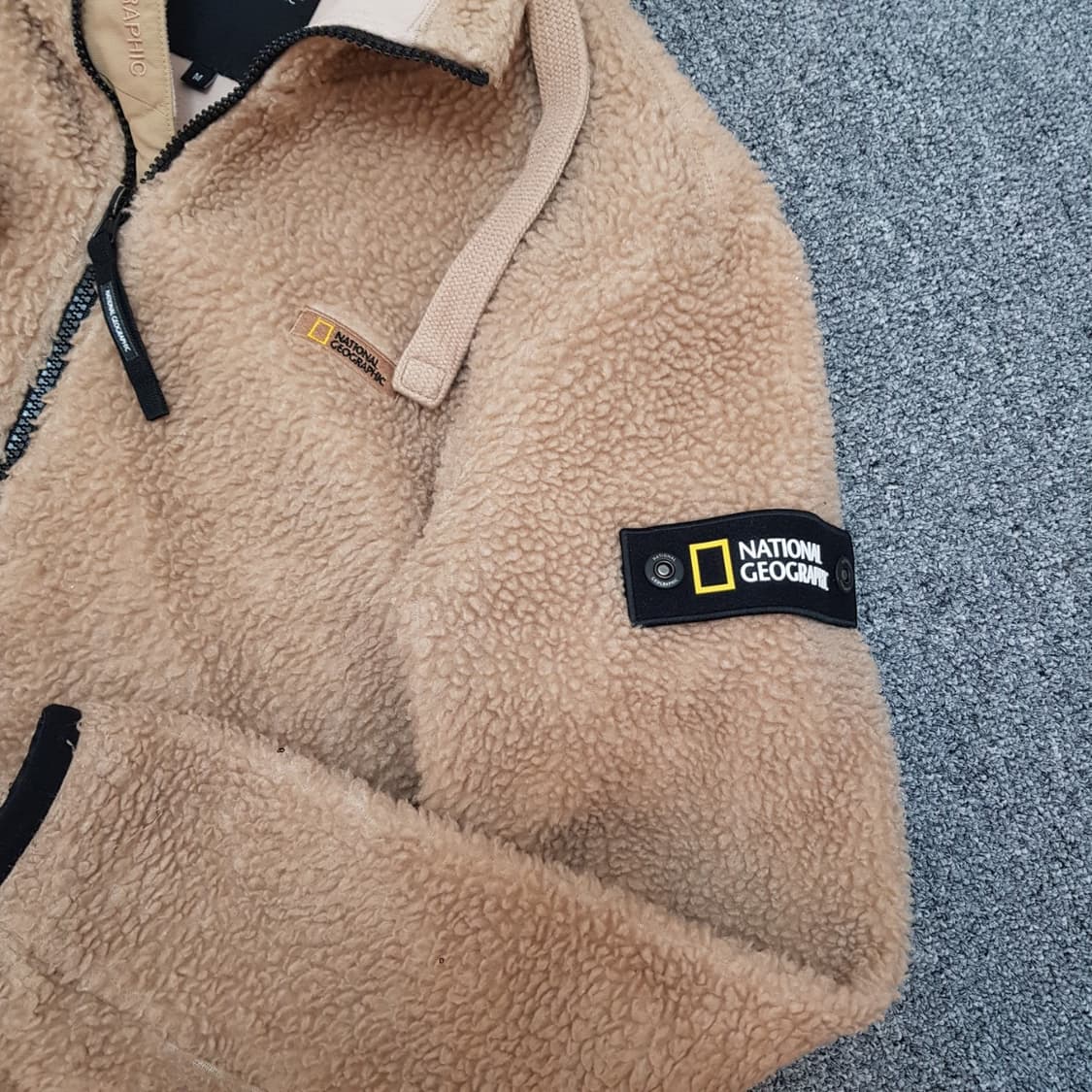 내셔널지오그래픽 베이지 뽀글이 자켓  상품이미지3