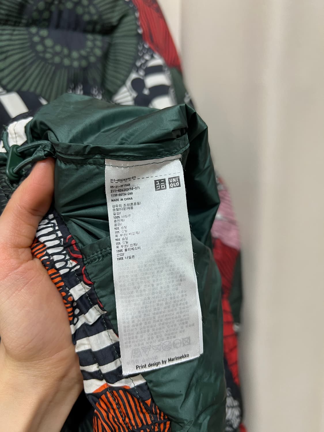 유니클로 마리메꼬 플라워패턴 울트라라이트다운 경량패딩  상품이미지7