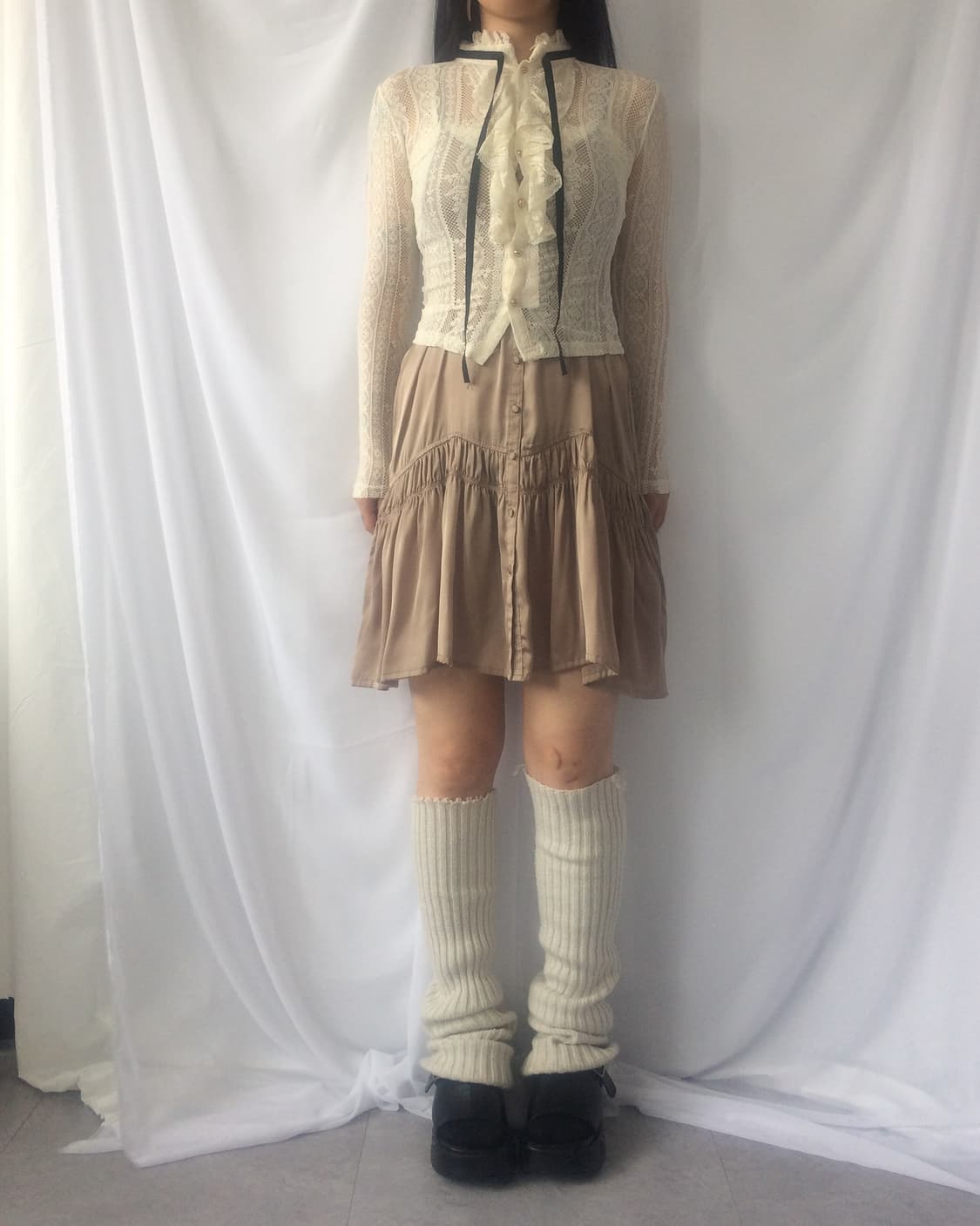 Ruffle point pattern high neck blouse 상품이미지1