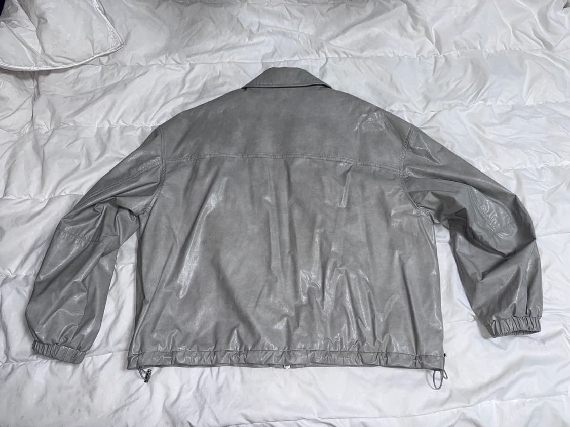 인사일런스우먼 미니멀 비건 레더 오버핏 점퍼 LIGHT GREY 상품이미지5