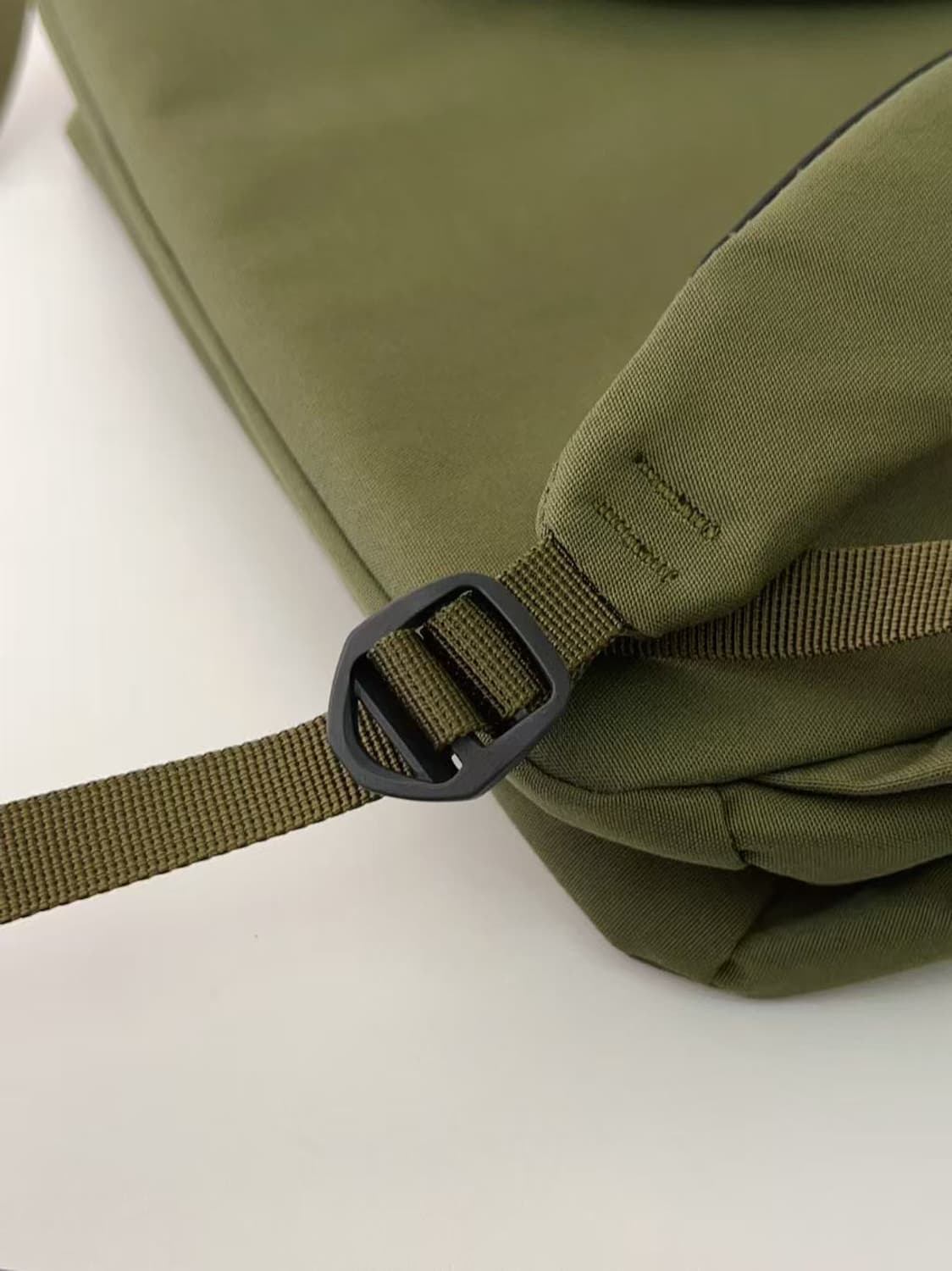 (새상품)몽벨 롤 탑 플랩팩 15 백팩 카키 상품이미지8