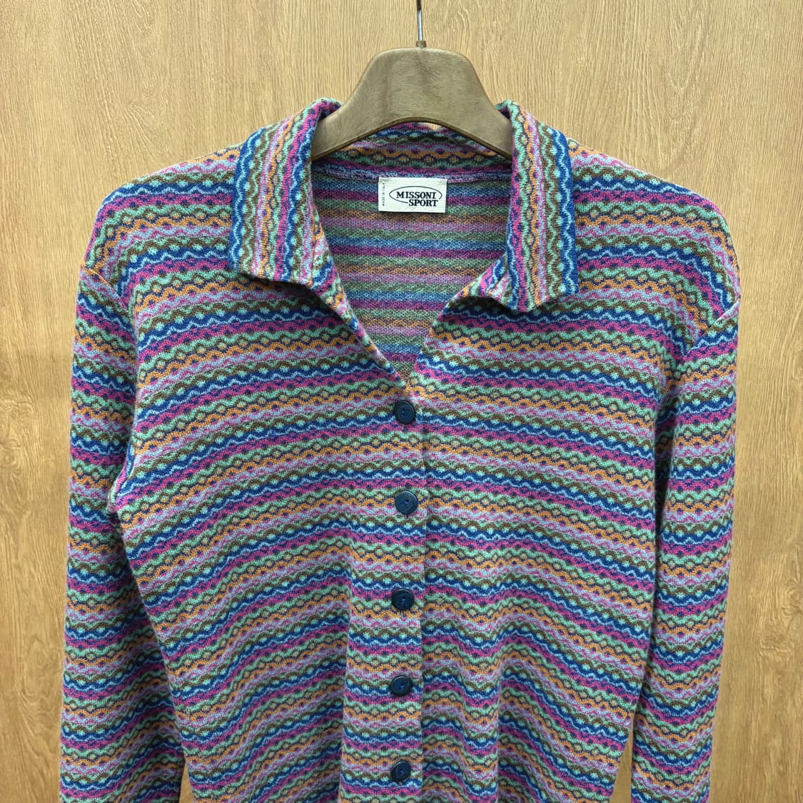 미쏘니 스포츠 클래식 셔츠 카라 니트 지그재그 패턴 디테일 퍼플 블루 상품이미지4