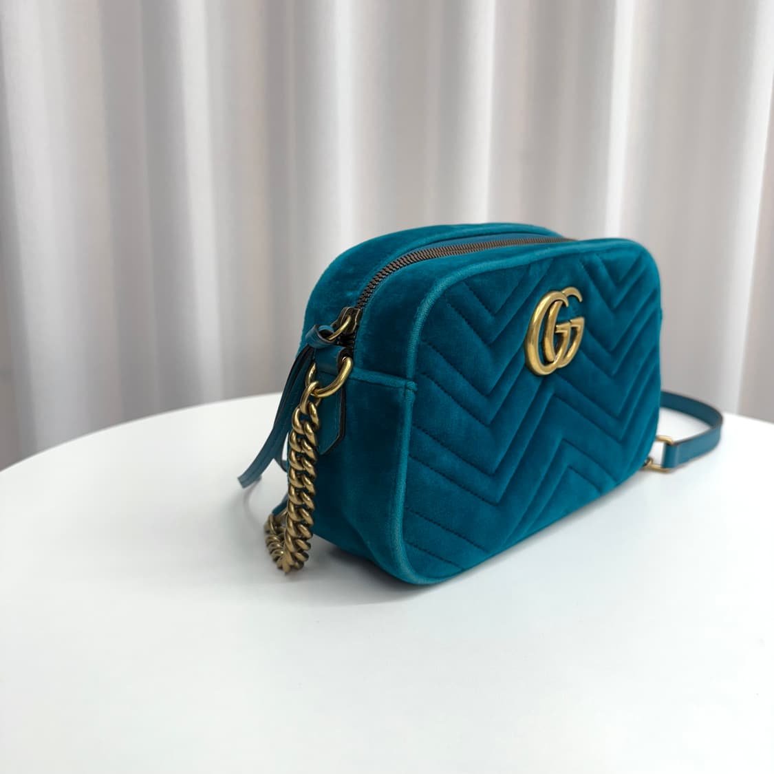 [정품] 구찌 벨벳 마틀라세 GG 마몽 스몰 크로스백 상품이미지4