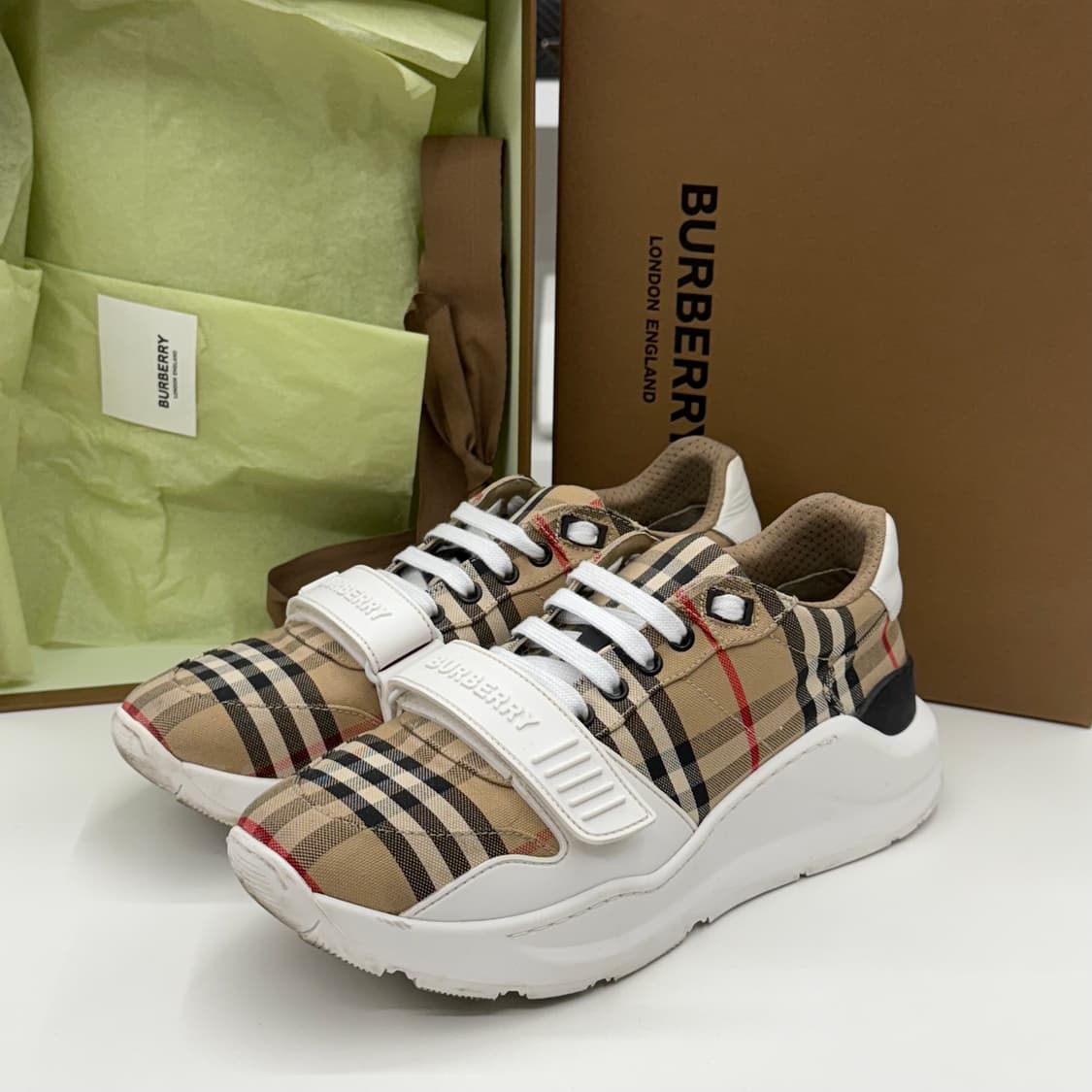 [42] 버버리 체크 레지스 스니커즈 상품이미지1