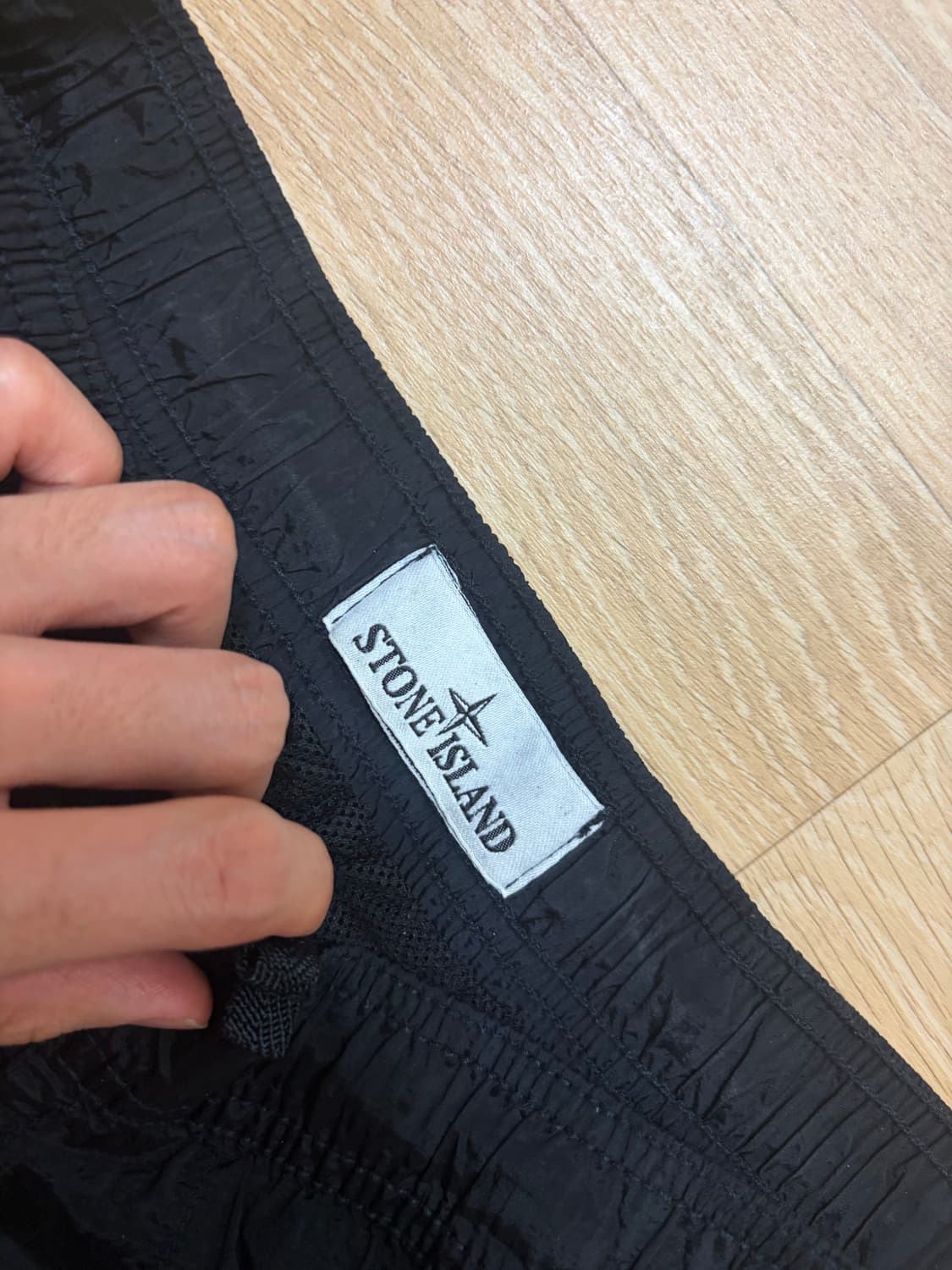 스톤아일랜드 나일론 메탈 쇼츠 블랙 (S) 상품이미지2