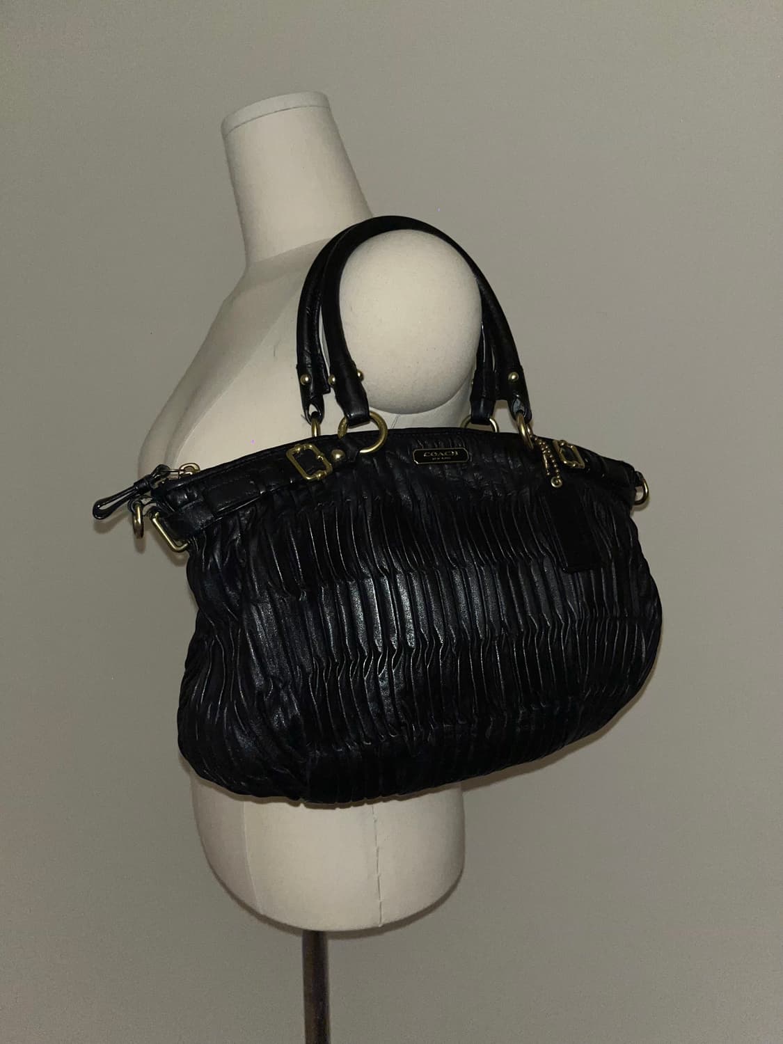 Coach All Black Shoulder bag 상품이미지5
