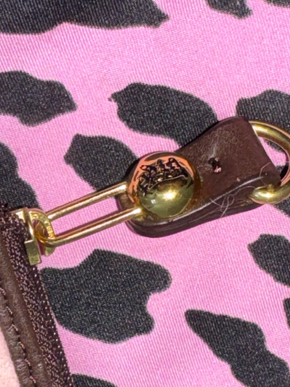 쥬시꾸뛰르 하치깔 핑크 큐빅 로고자수 디테일 카드지갑 상품이미지4