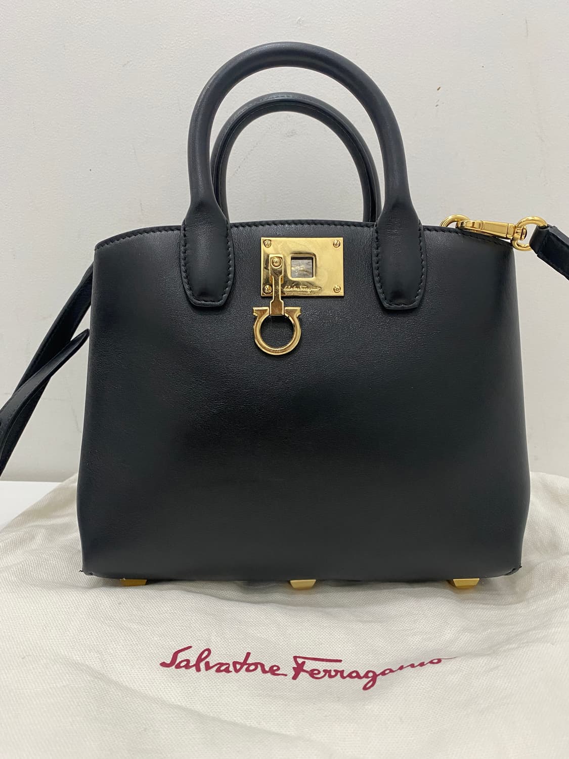 페라가모 스몰 스튜디오백 블랙 상품이미지1