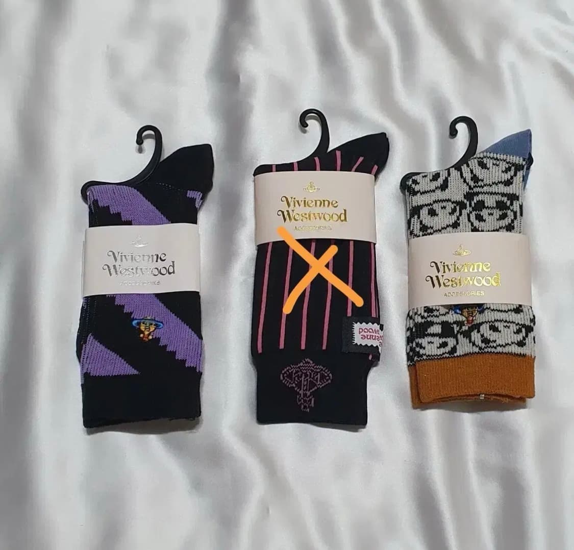 퍼플 핑크 라이트그레이 물결 스트라이프 팬다 비비안웨스트우드 양말 상품이미지1