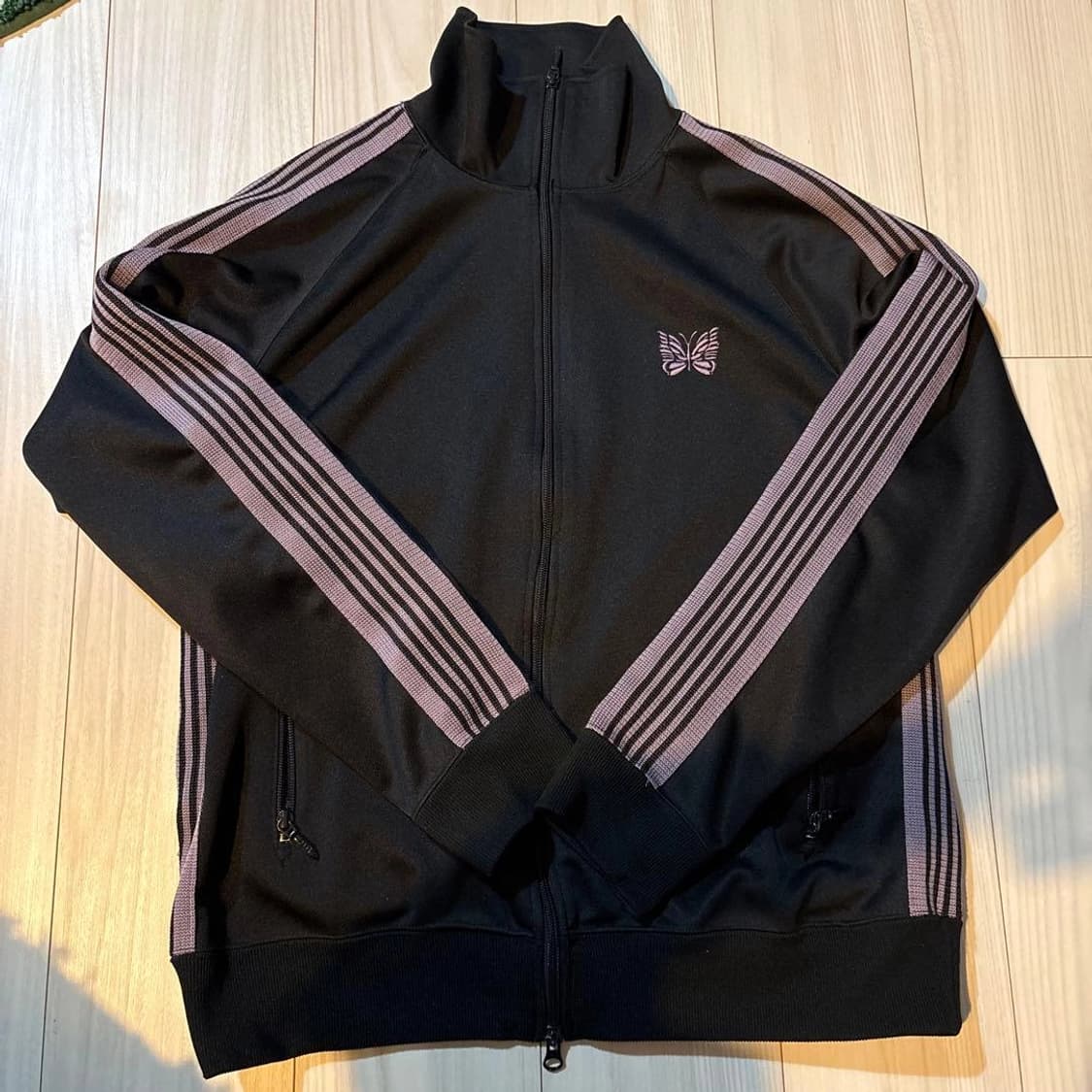  니들스 트랙 재킷 블랙 x 퍼플 상품이미지1