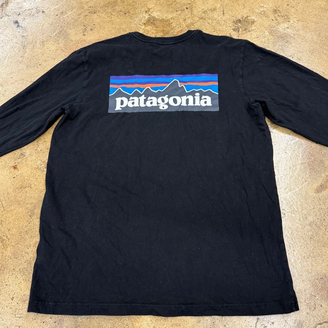 [정품/M] 파타고니아 백프린팅 긴팔티셔츠 블랙 b16 상품이미지4