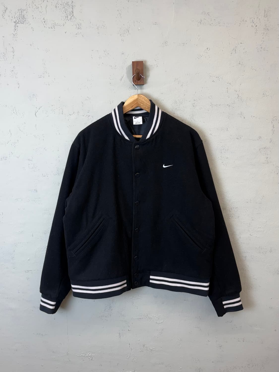 나이키 NSW 어센틱 스우시 바시티 자켓 상품이미지1