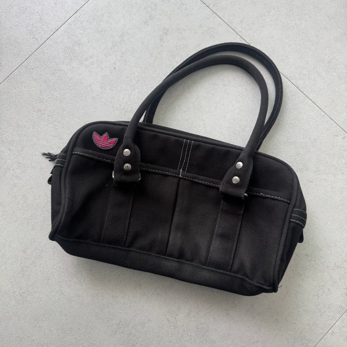 아디다스 블랙 캔버스 토트백 상품이미지1