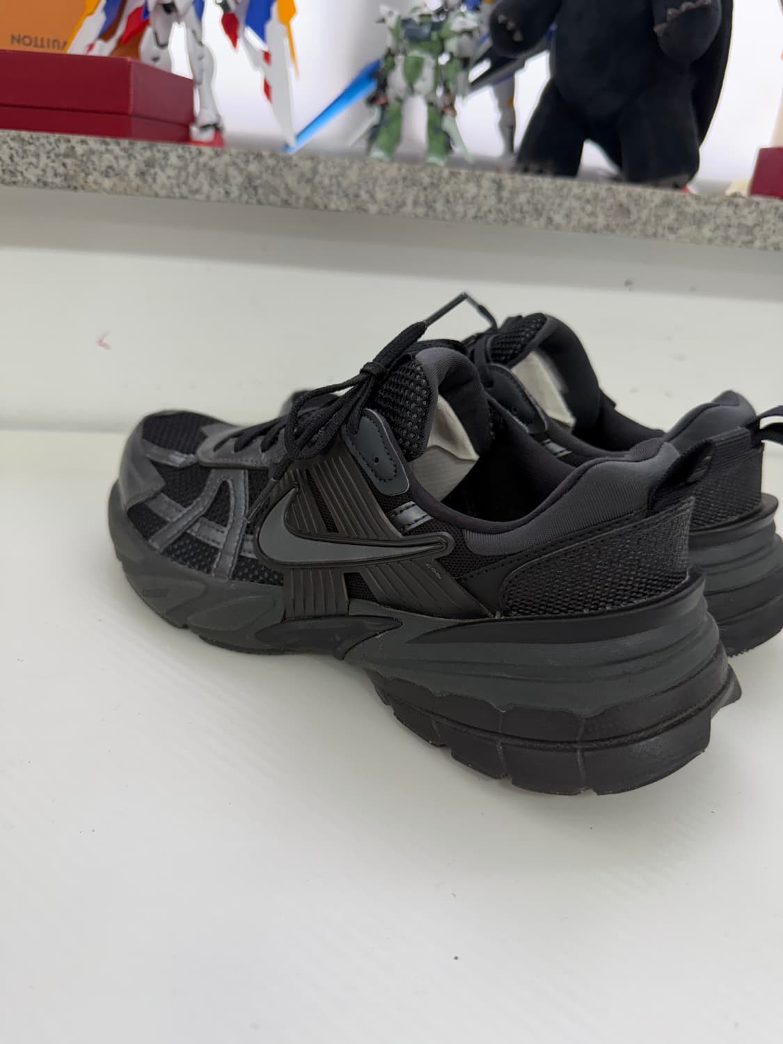 정품) 나이키 V2K 런 블랙 컬러웨이 운동화 260 상품이미지7