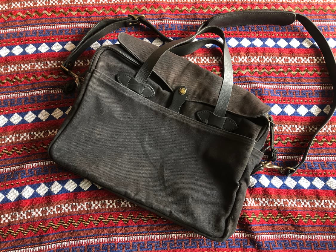 필슨 256 블랙 브리프케이스 상품이미지1