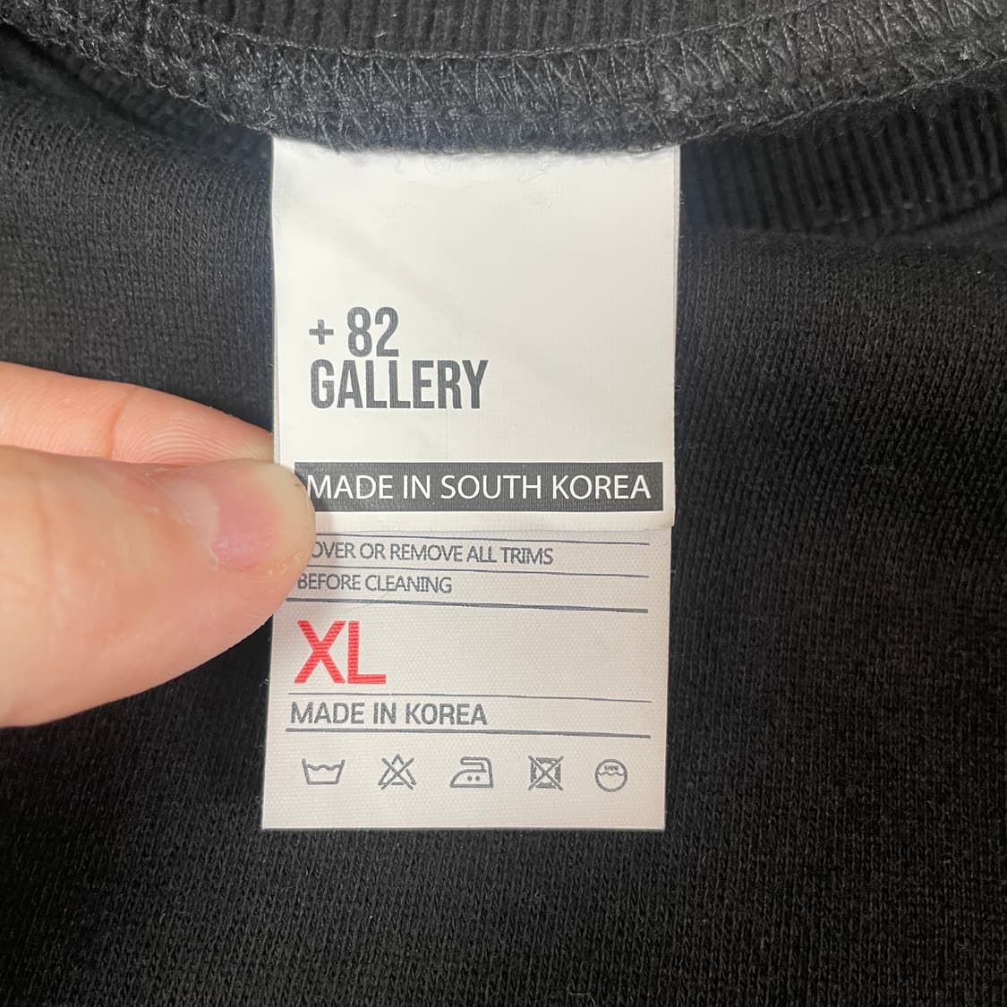 GALLERY 백로고 레터링 블랙 기모 맨투맨 XL 상품이미지4