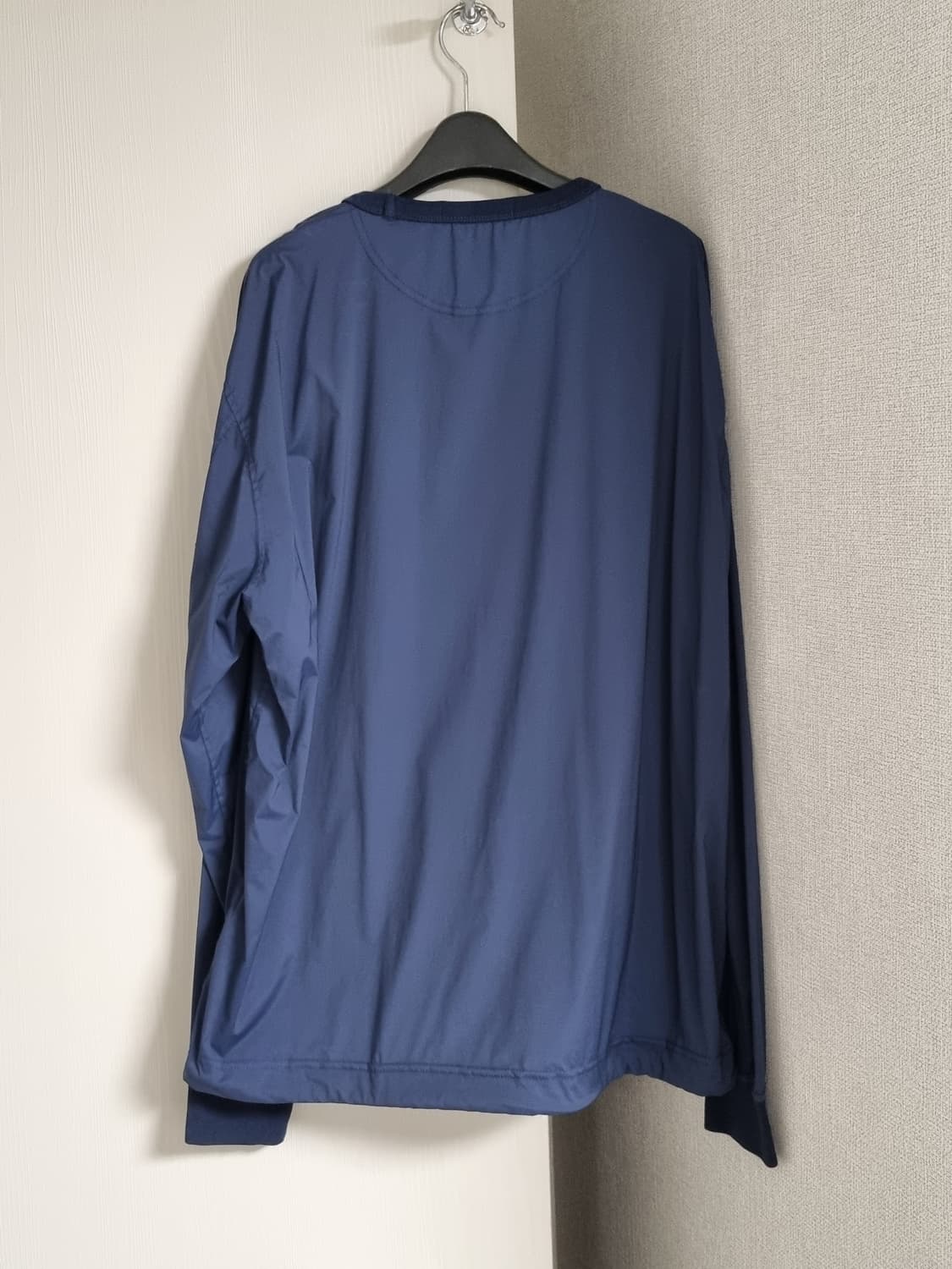 스톤아일랜드 스킨터치 나일론 맨투맨 상품이미지2