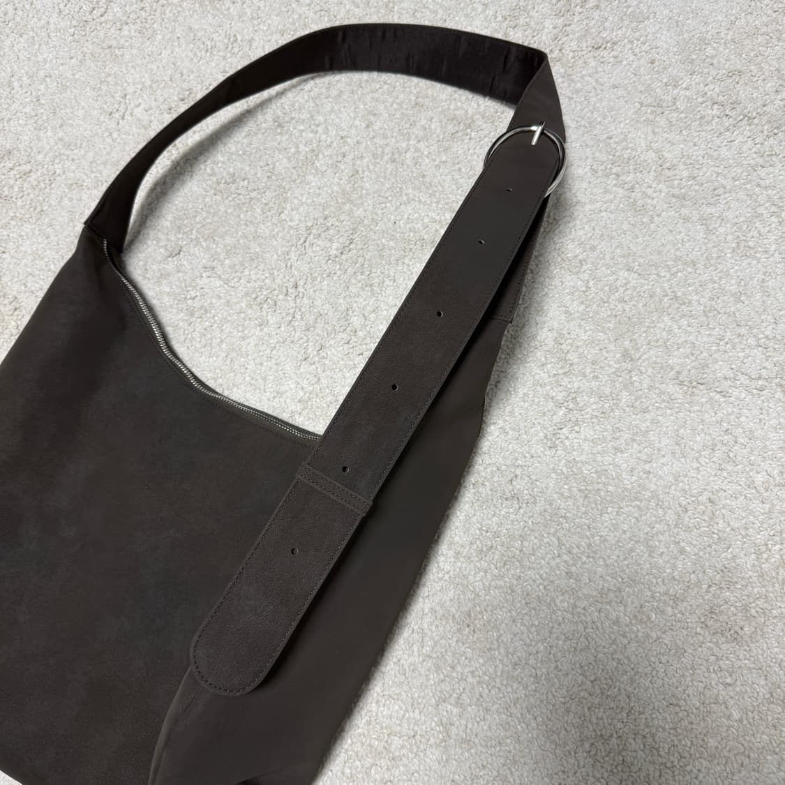 레터리 버클 숄더백 빅크로스백 다크브라운 새제품 상품이미지4