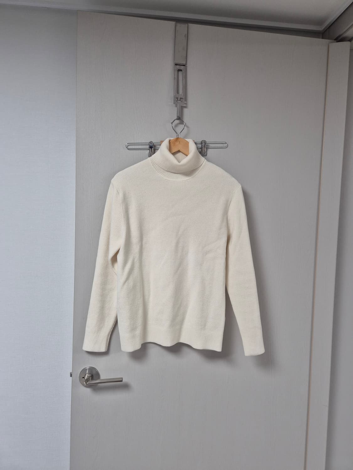 스파오 터틀넥 스웨트 95에서 100 (새상품) 상품이미지3