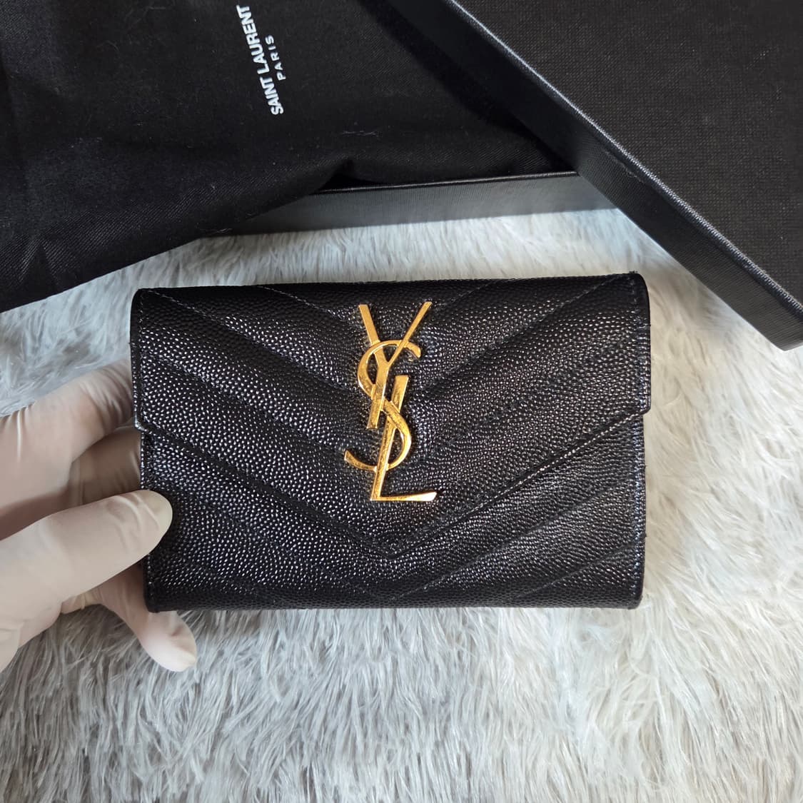 [정품] 생로랑 마틀라세 엔벨로프 지갑 상품이미지1