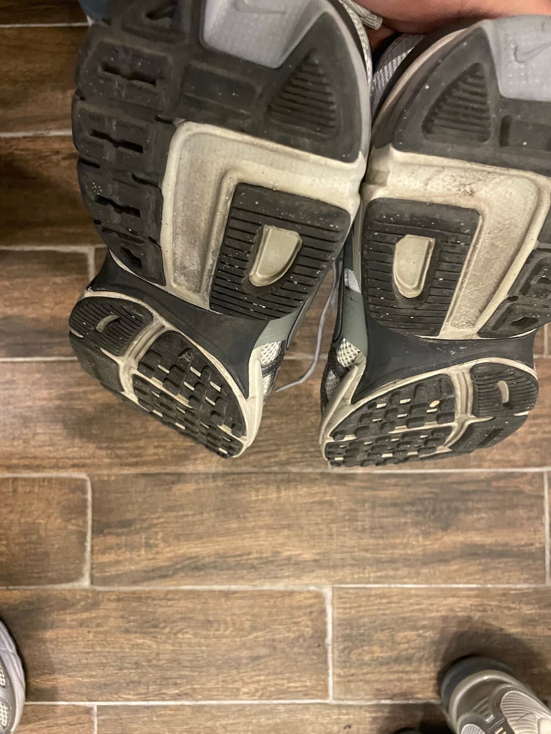 나이키 운동화 실버/회색 280 상품이미지4