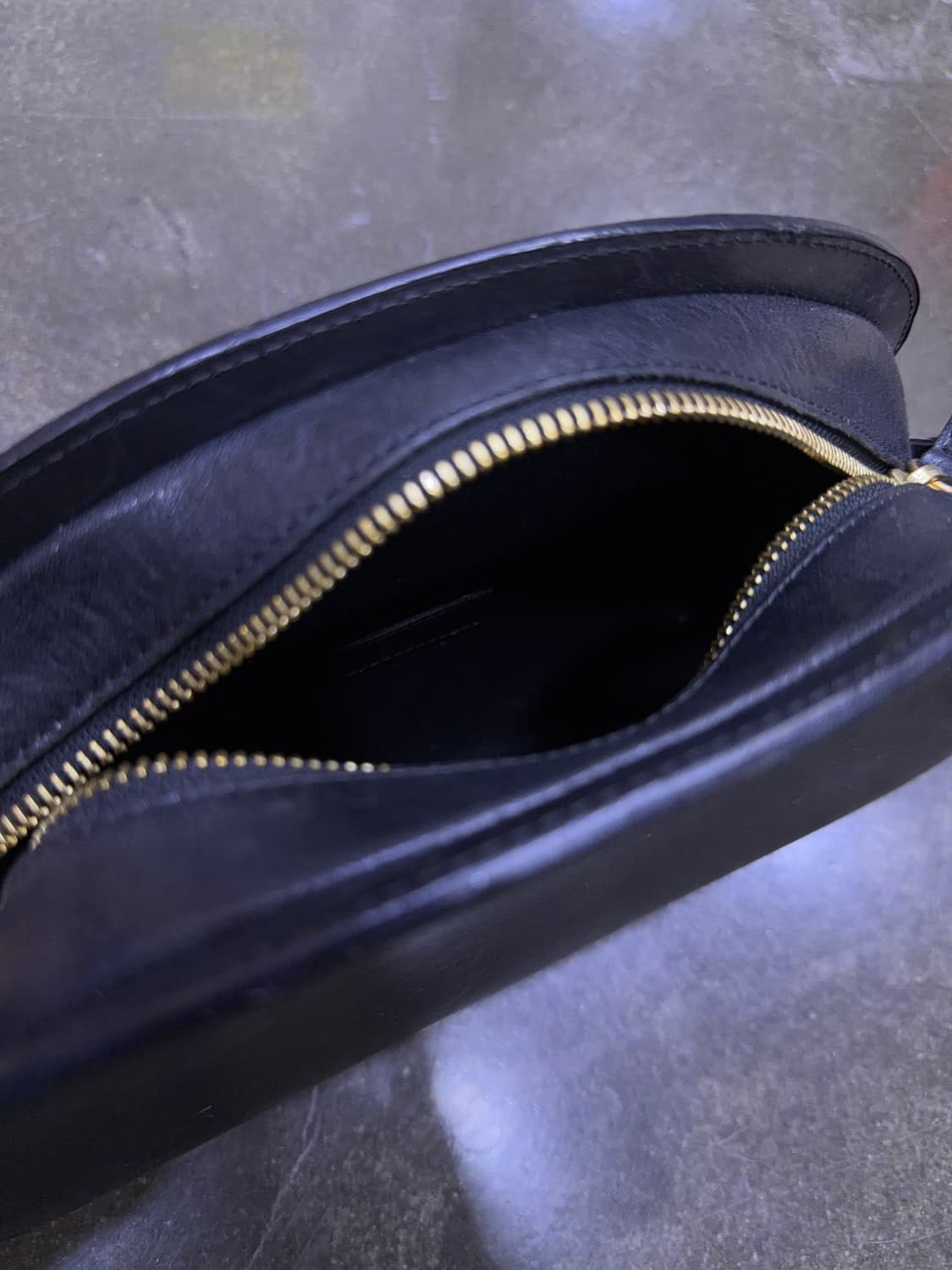 A.P.C 아페쎄 하프문 레더 크로스백 가방 상품이미지8