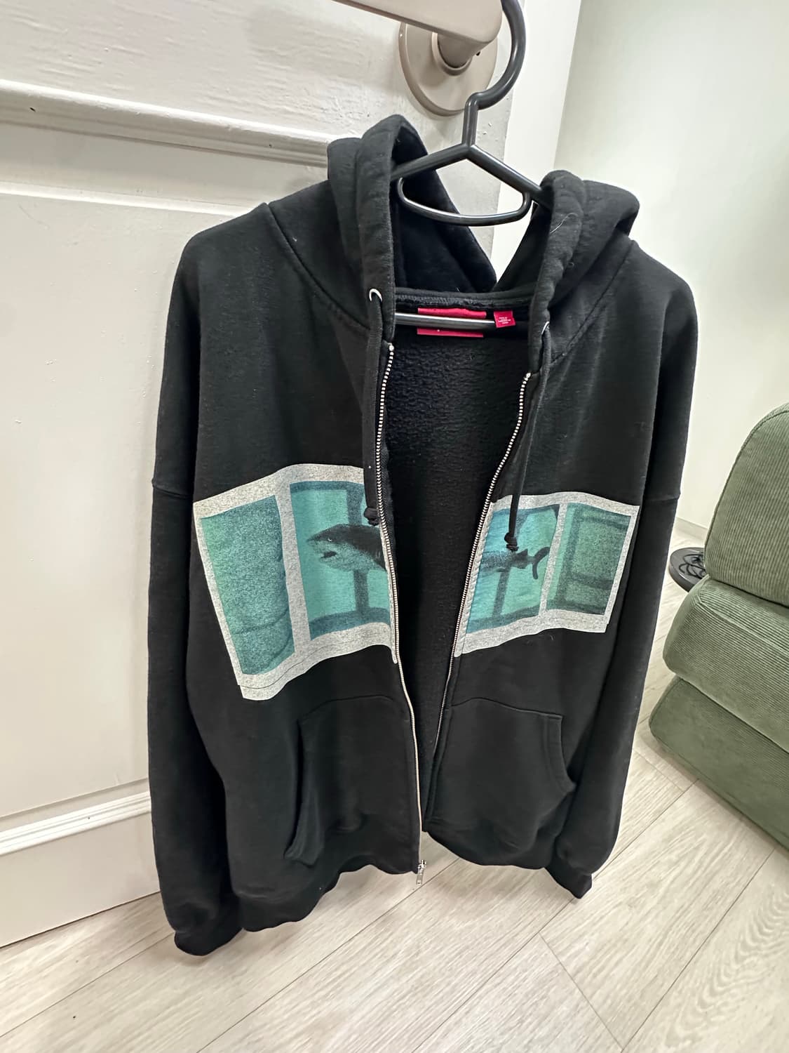 슈프림 x 데미안 허스트 집업 후드 스웨트셔츠 블랙 - 25SS 상품이미지2