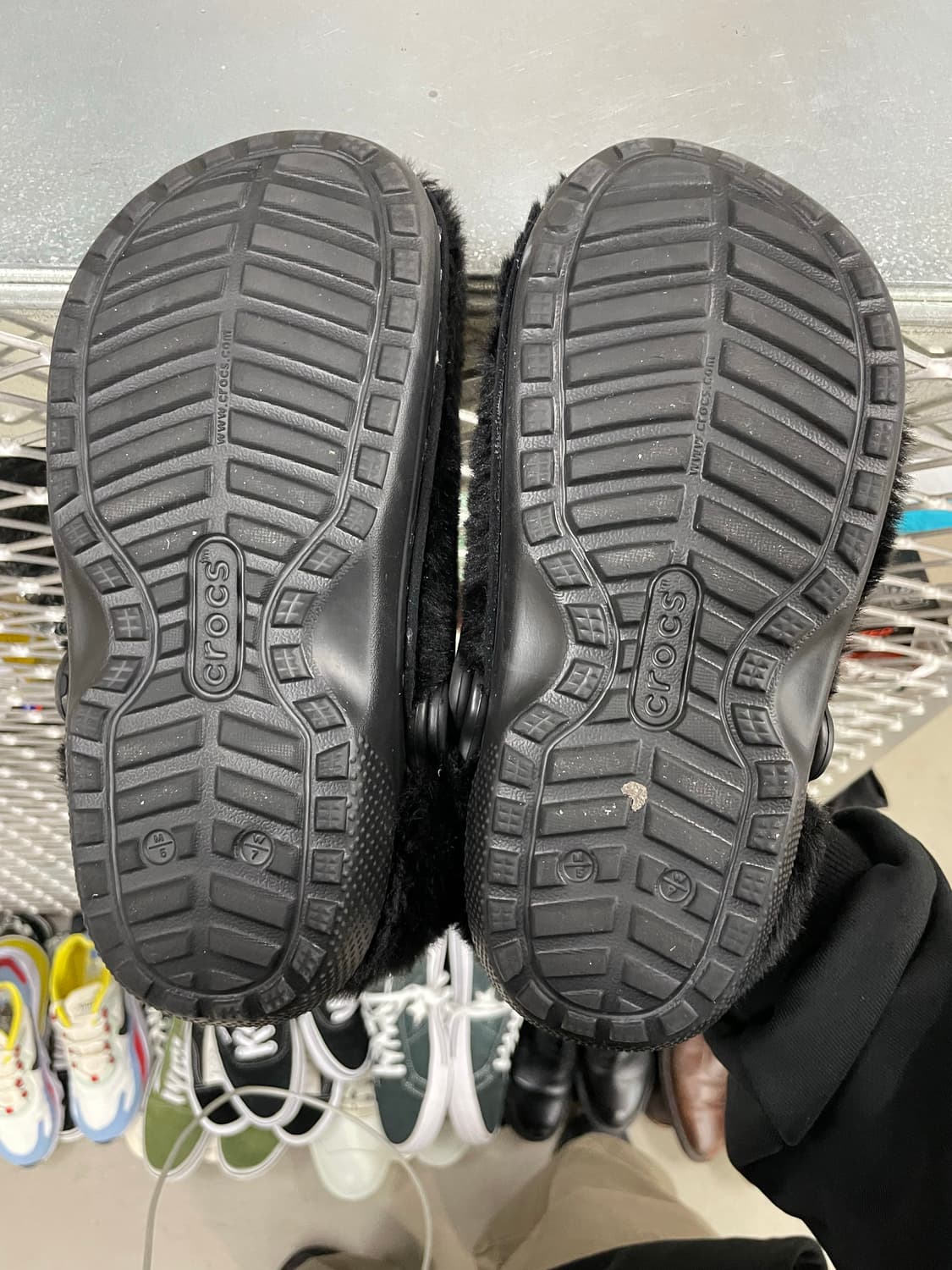 크록스 클래식 퍼 슈어 클로그 블랙 W7  상품이미지6